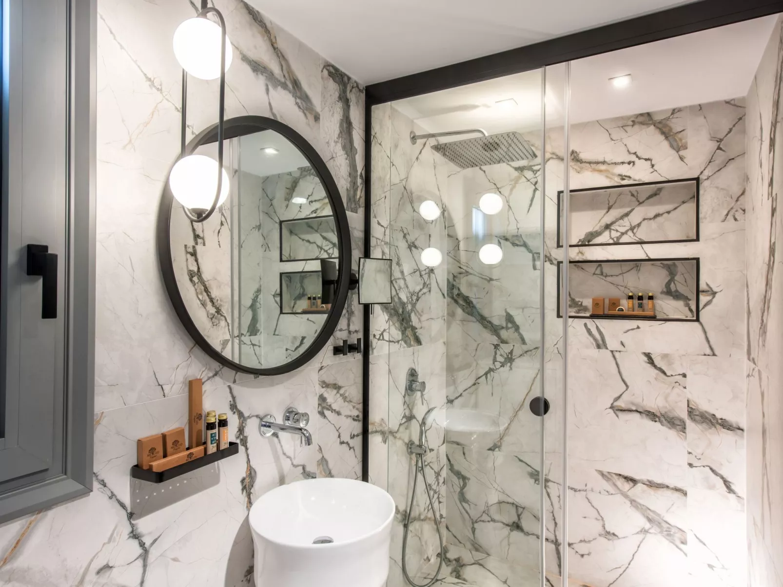 Luxuriös gestaltete Villa mit privatem Pool-Buiten