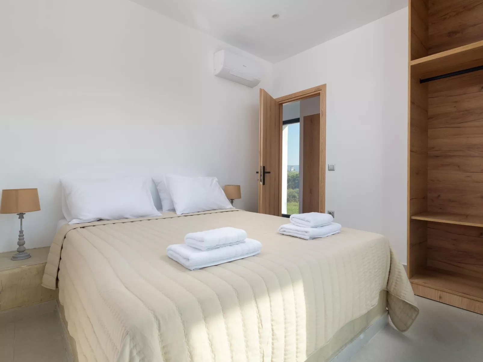 "Davlakos Villa Eve"-Image-tags.info