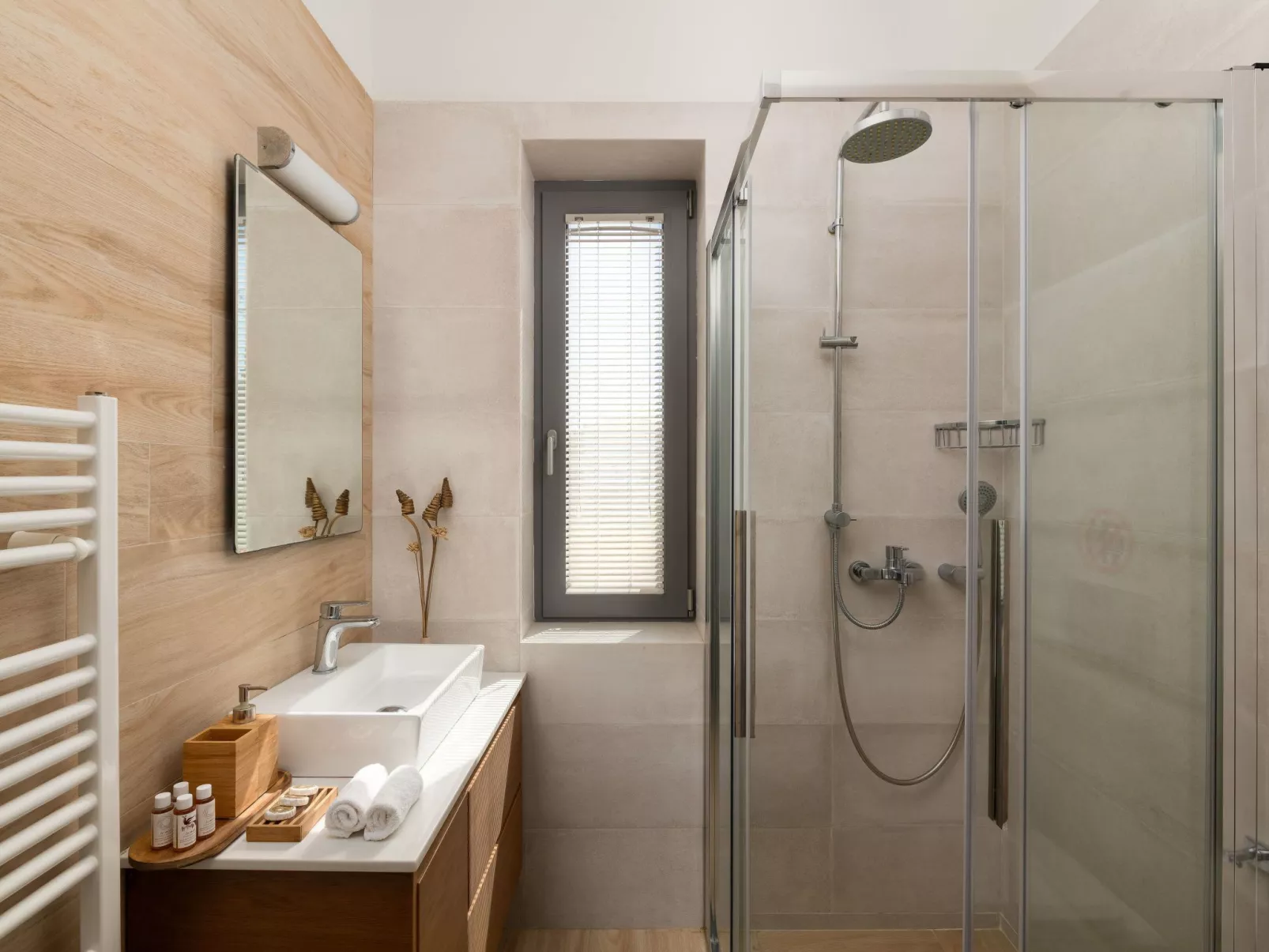 Schöne Pool-Villa Terpsis-Binnen