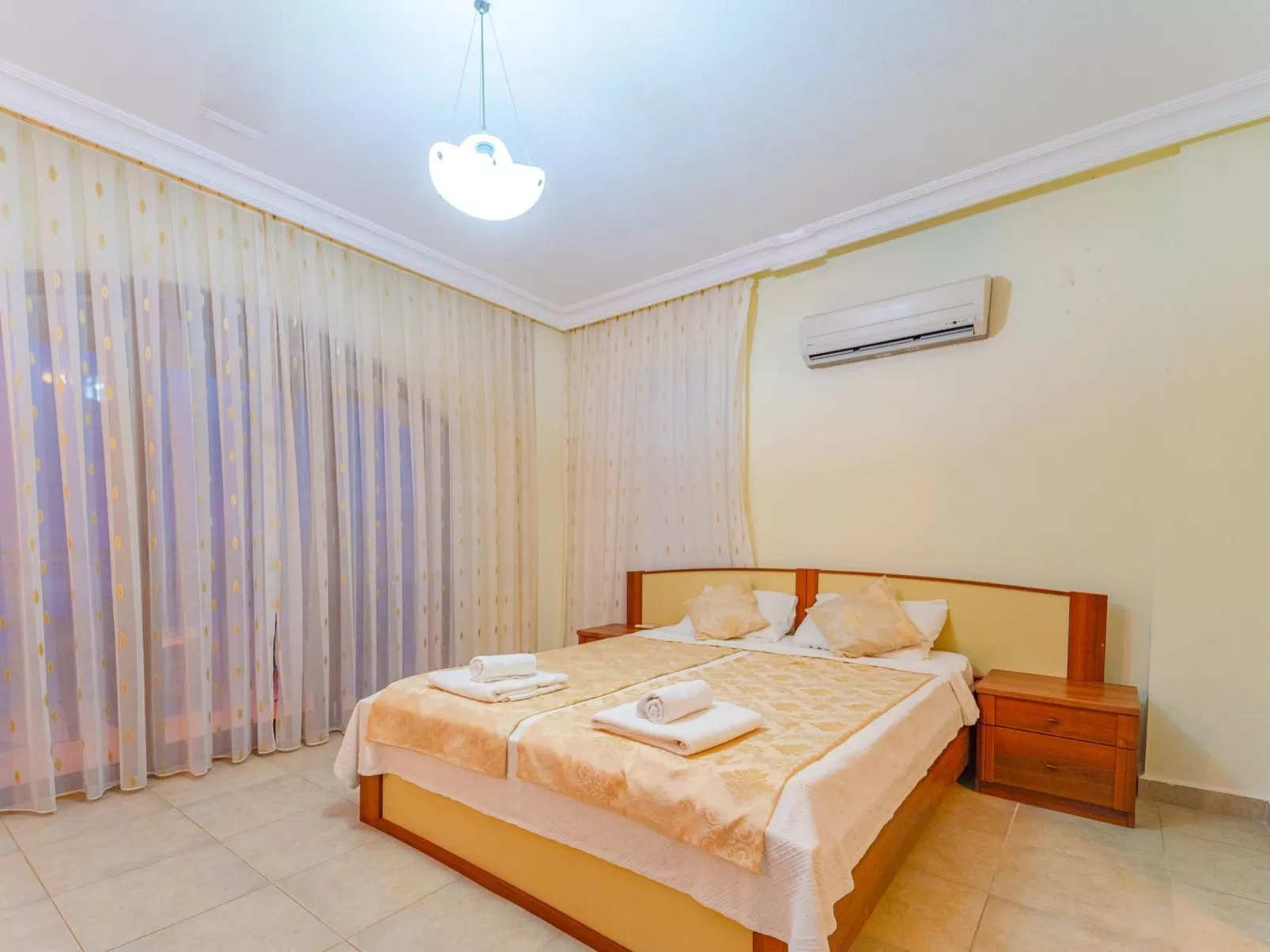 Villa aus Naturstein für 8 im Zentrum von Kalkan-Binnen