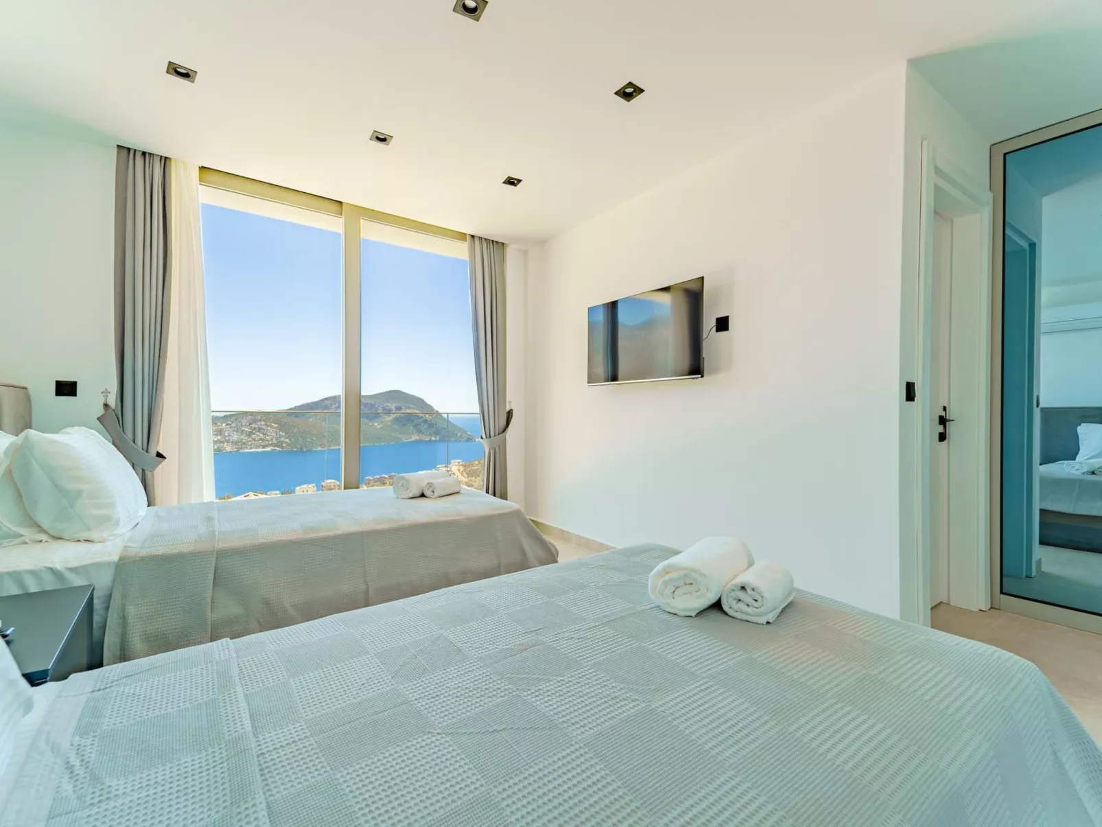 Moderne Luxusvilla für bis zu 12 Personen-Image-tags.info