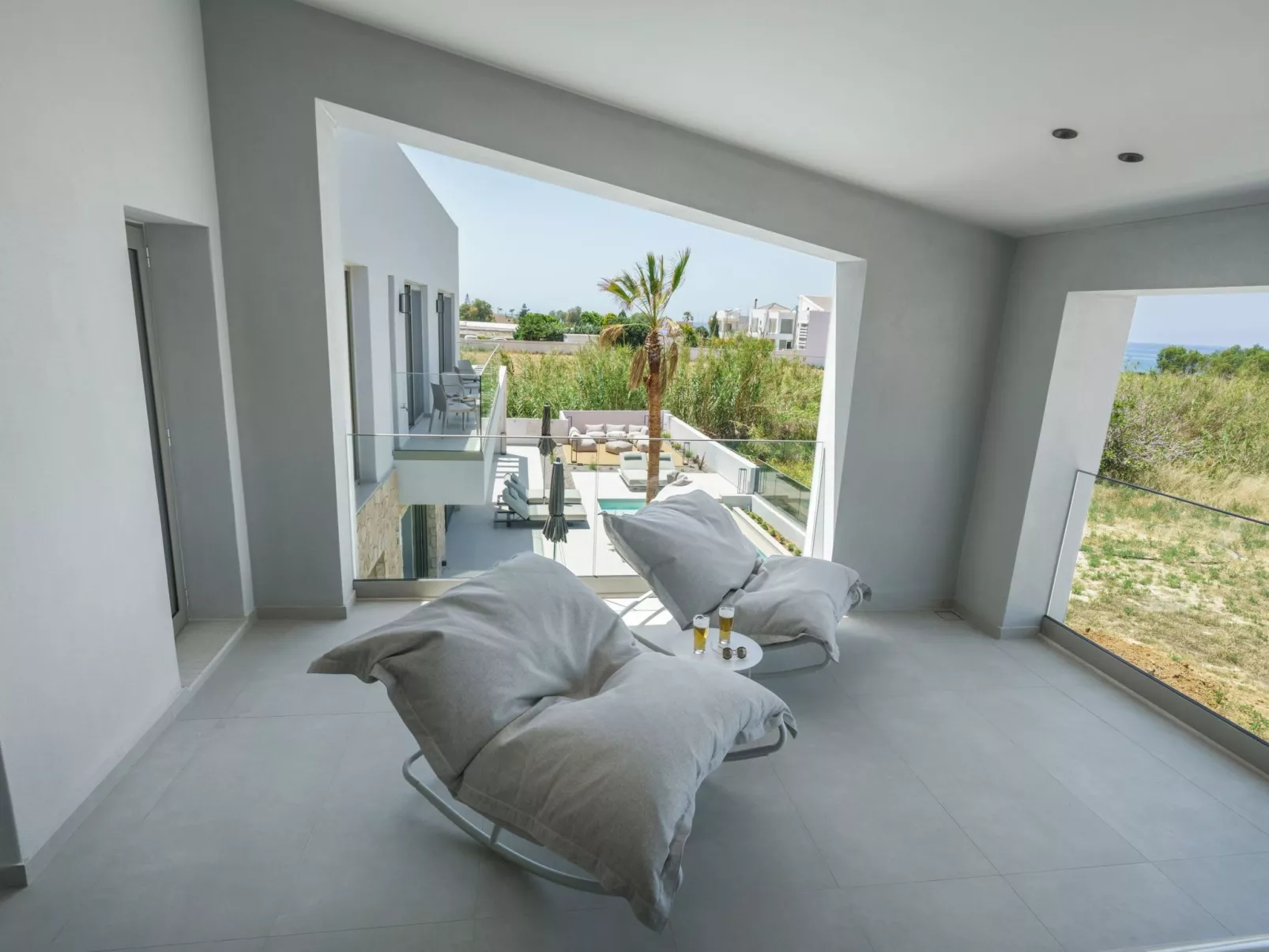 Villa am Strand, beheizter Pool, Playarea, Whirlpool-Buiten