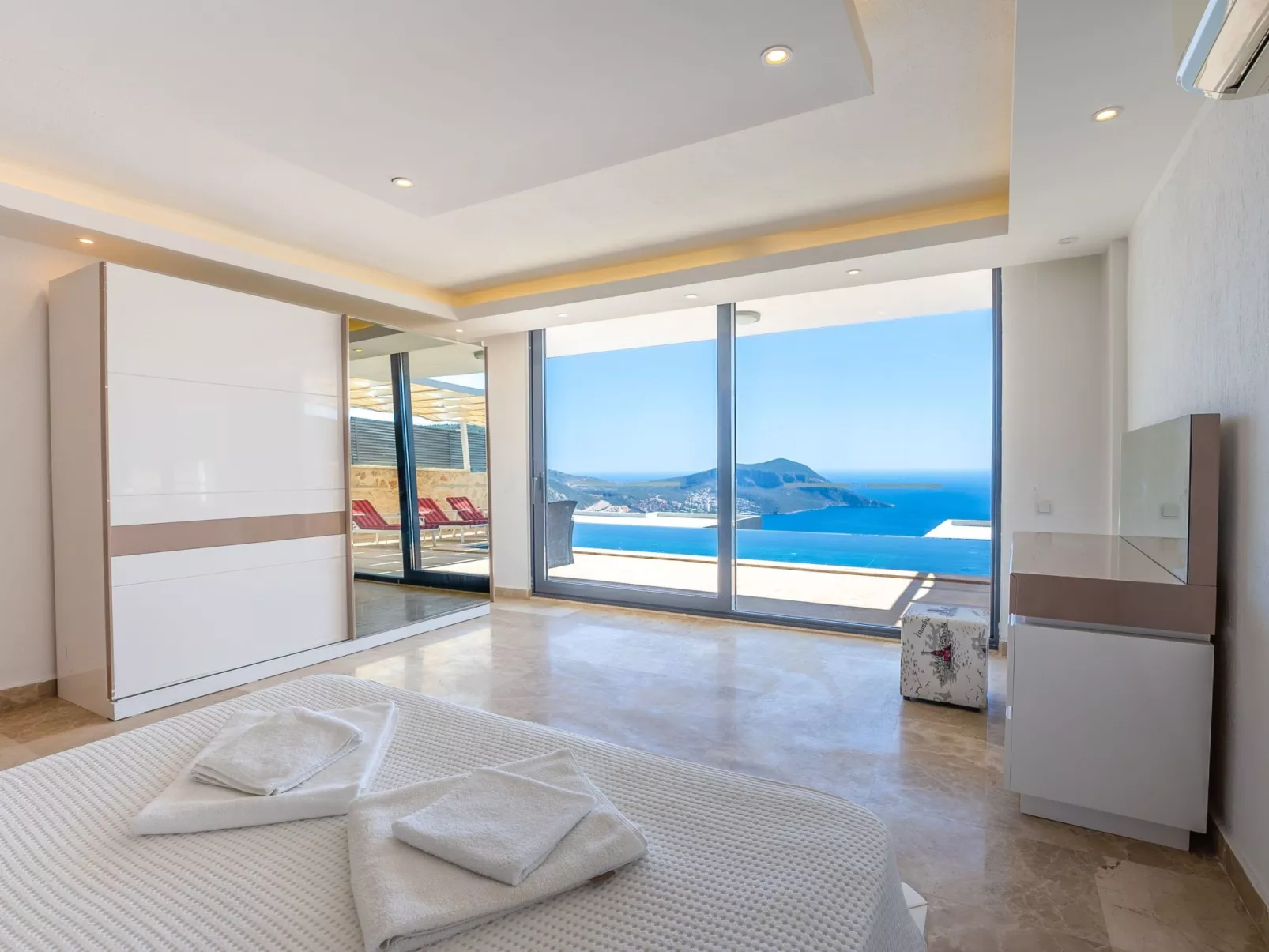 Villa mit Traum-Meerblick für 12 Personen-Buiten