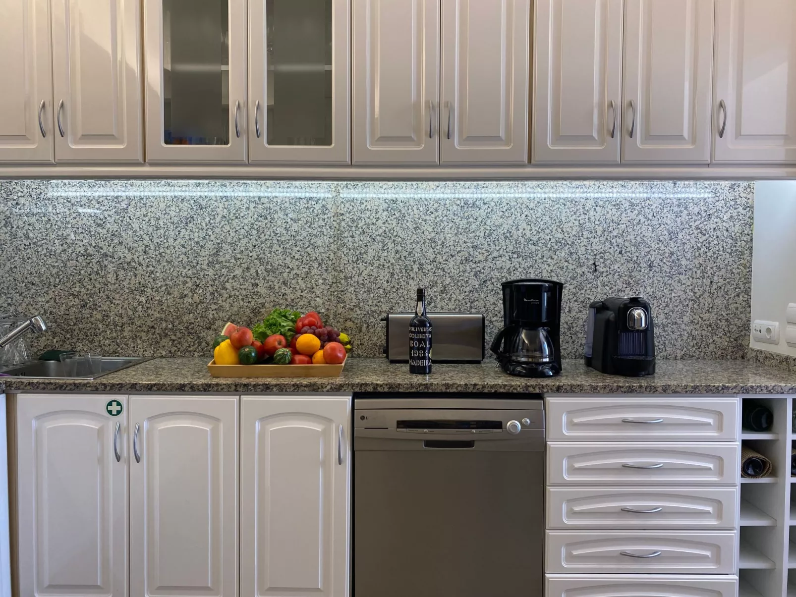 Ideales Familienhaus mit freiem Stadt- und Meerblick-Binnen