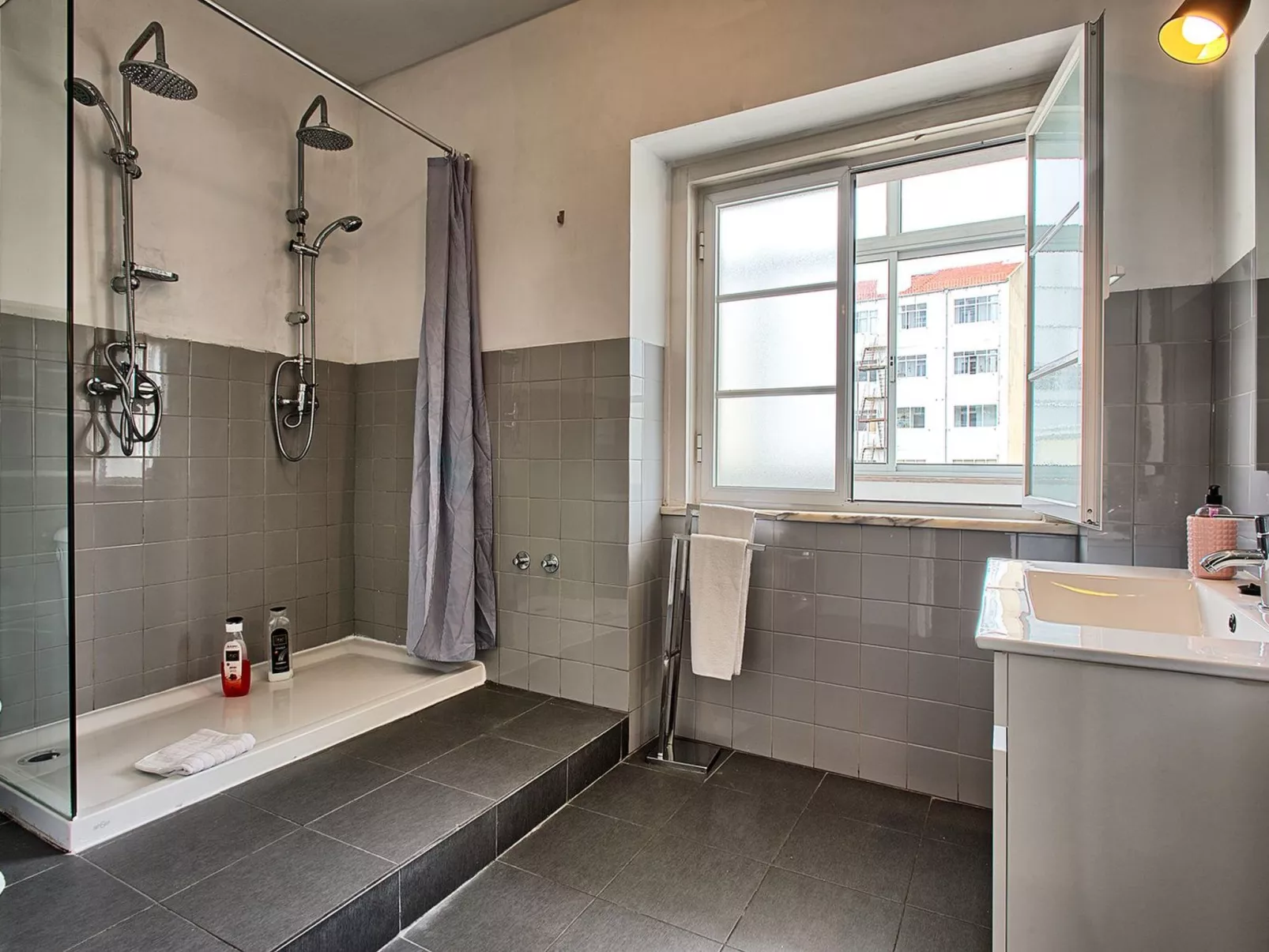 Schönes Haus in Lissabon-Image-tags.info