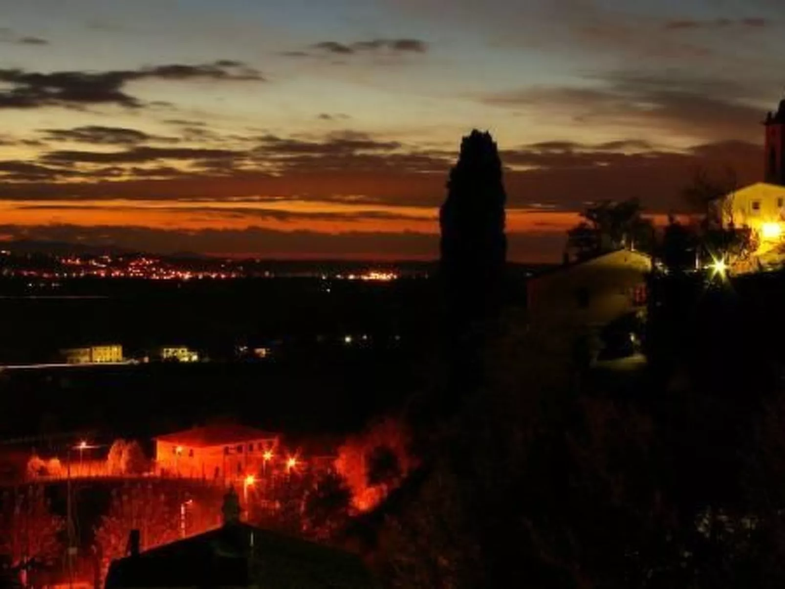 Appartement in Palaia mit Großem Garten-Buiten