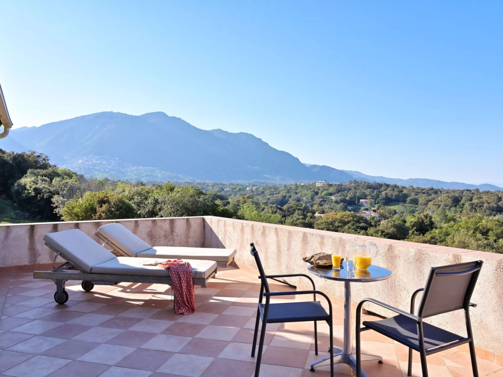 Villa mit Meerblick U Castagnu in geschützter Natur-Buiten