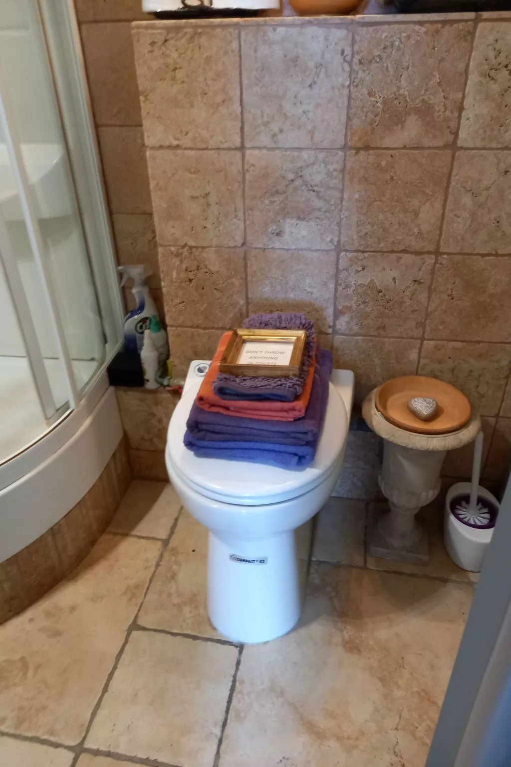 Schöner romantischer Blick auf die Seine-Binnen