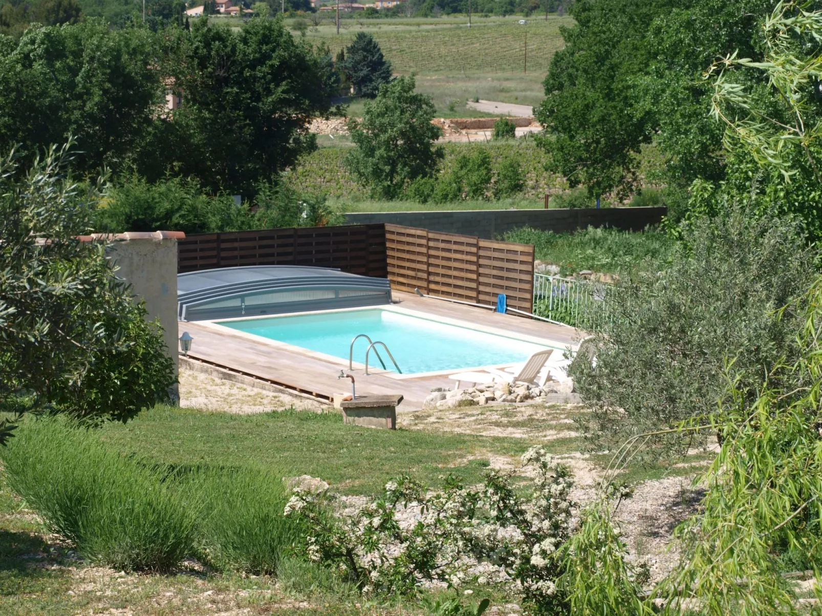 Provenzalisches Ferienhaus mit Charme auf dem Land mit Pool-Buiten