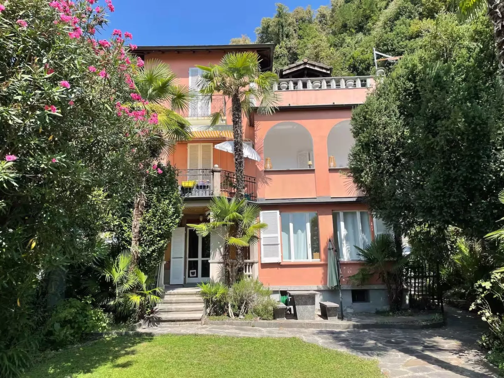 Villa Romantica-Buiten