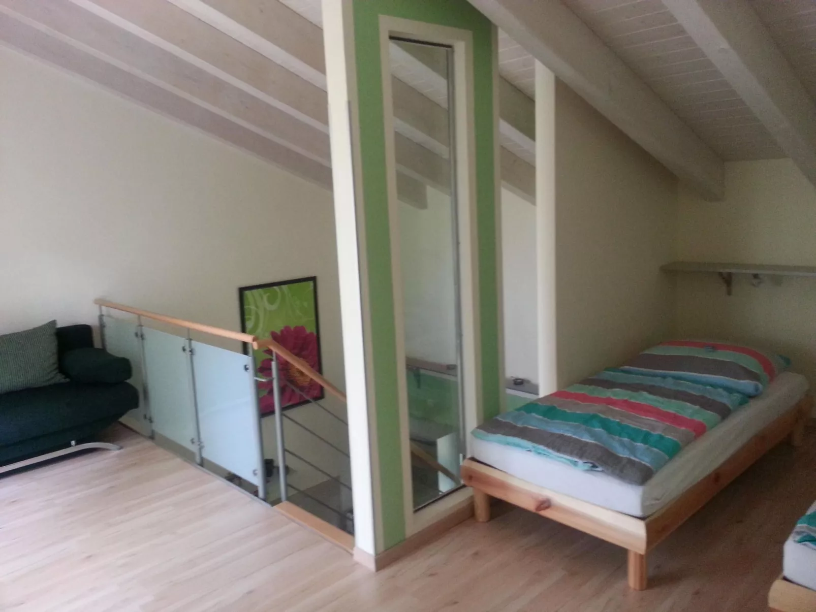 Moderne Maisonette-Wohnung mit Terrasse-Binnen