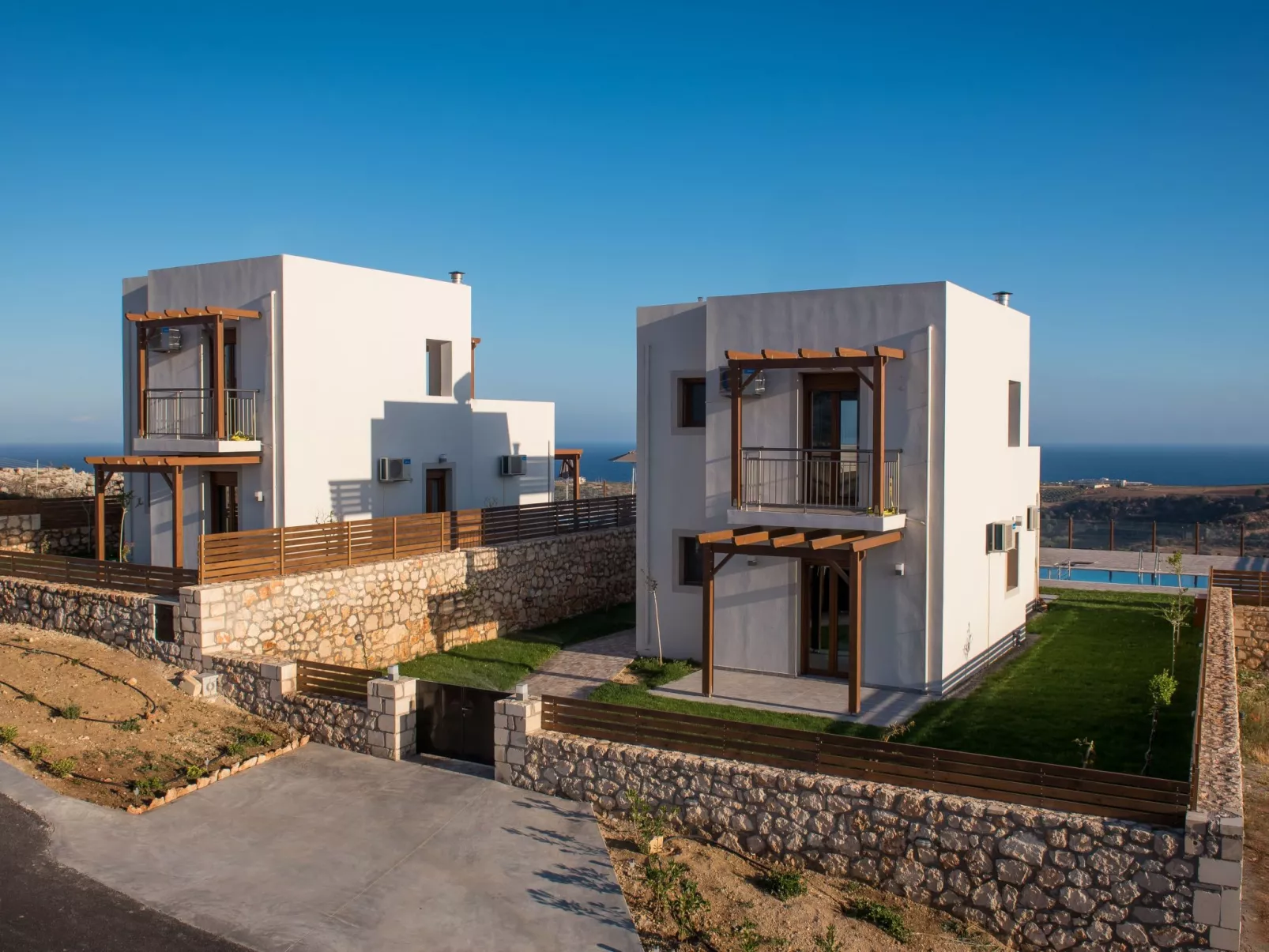 Villa mit Panoramablick Pool und Grillplatz in Strandnähe-Buiten