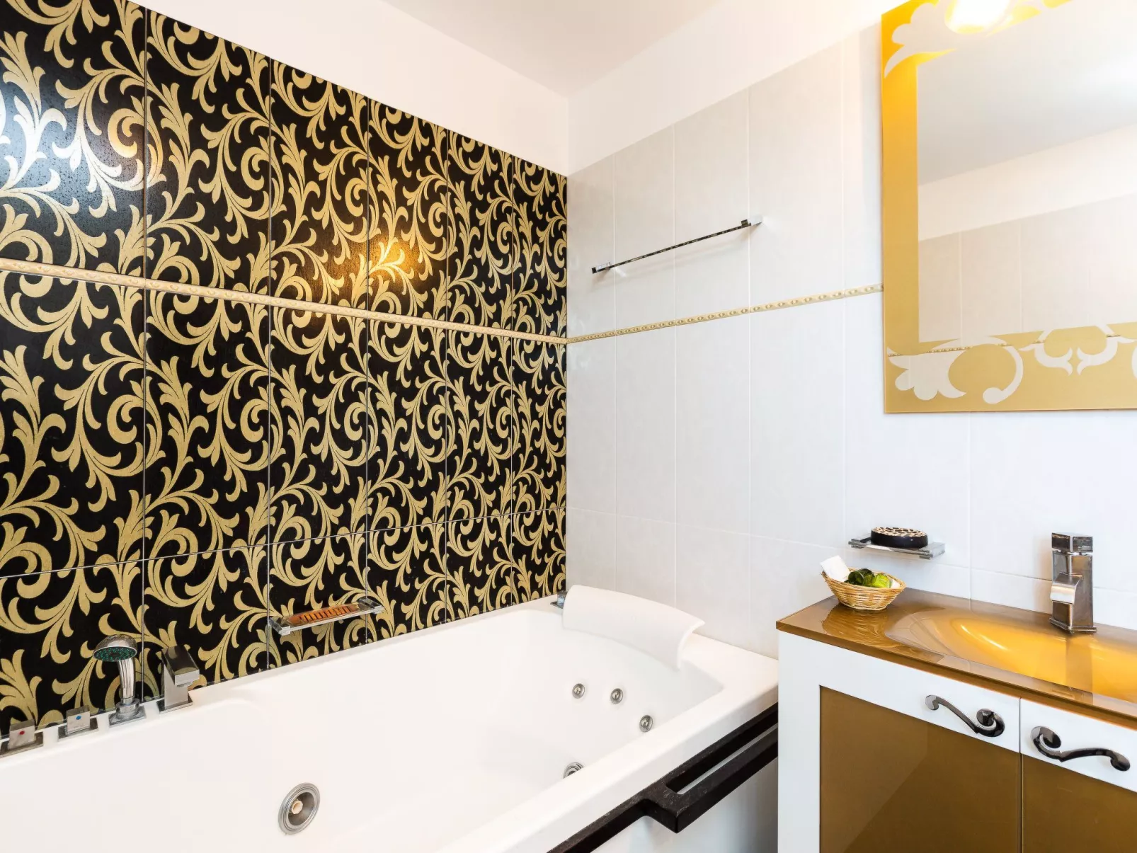 Familienvilla mit privatem Pool, Tischtennisplatte und Fußballtisch-Binnen