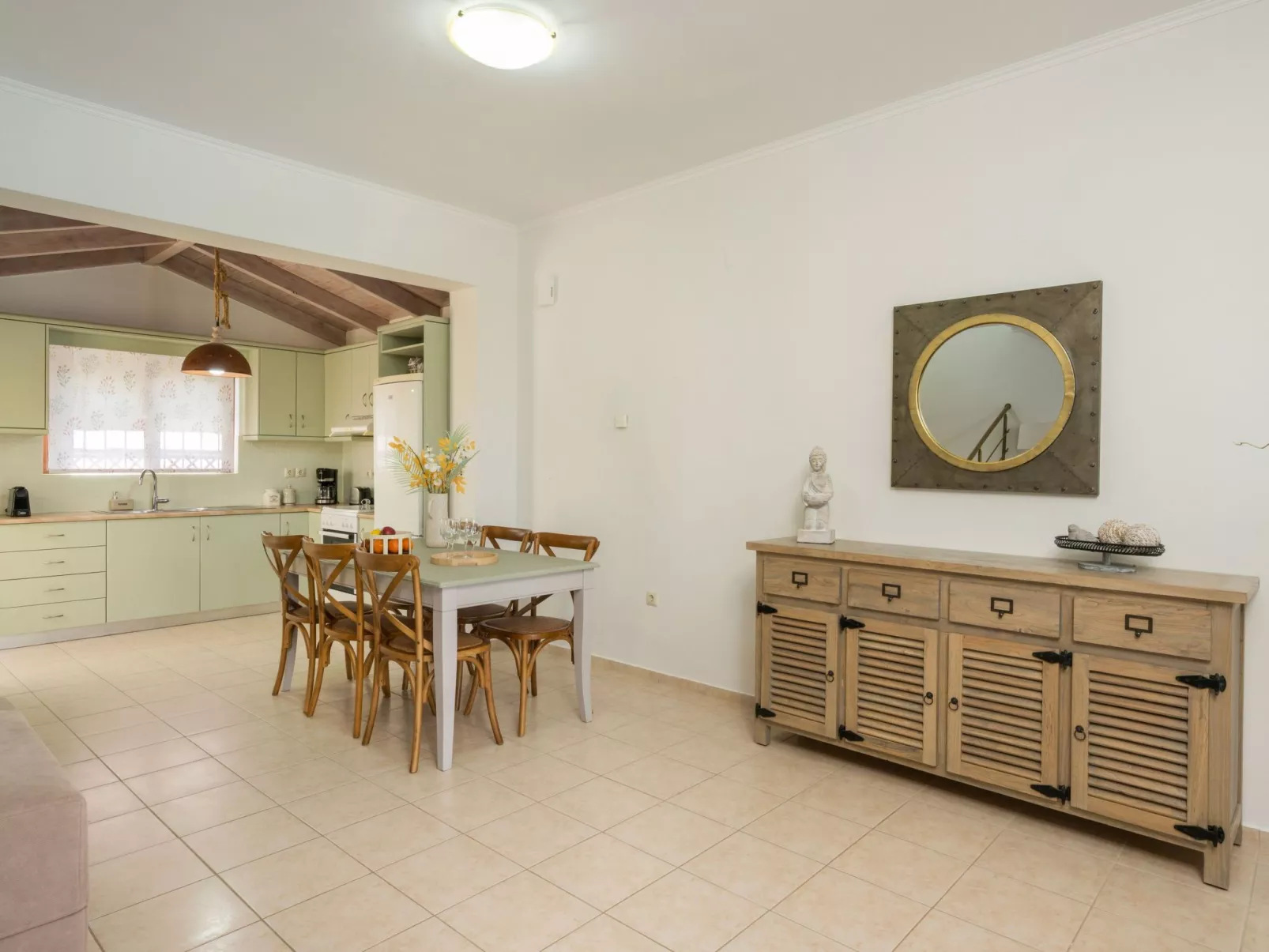 Villa mit Seeblick und Pool in der Nähe von Restaurants-Image-tags.info