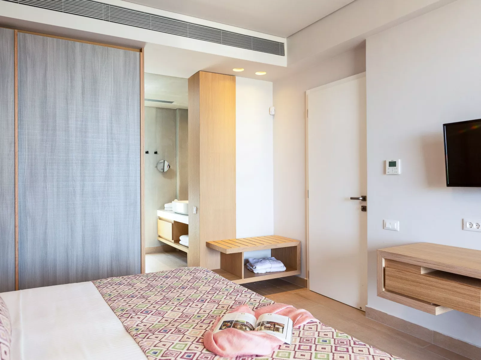 Villa mit beheiztem Pool in der Nähe von Strand und Geschäften-Image-tags.info