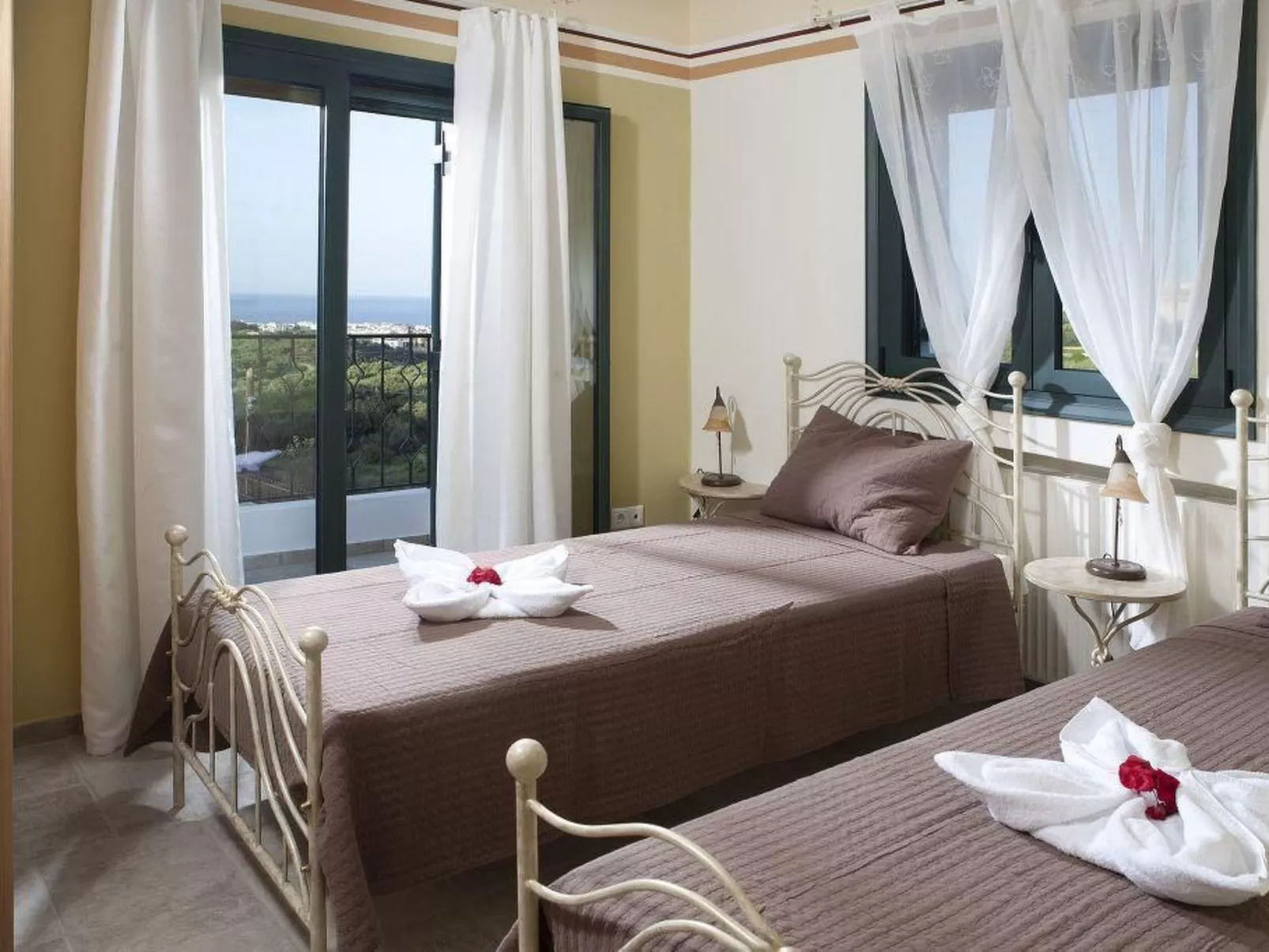 Pandora Piskopiano - Binnen