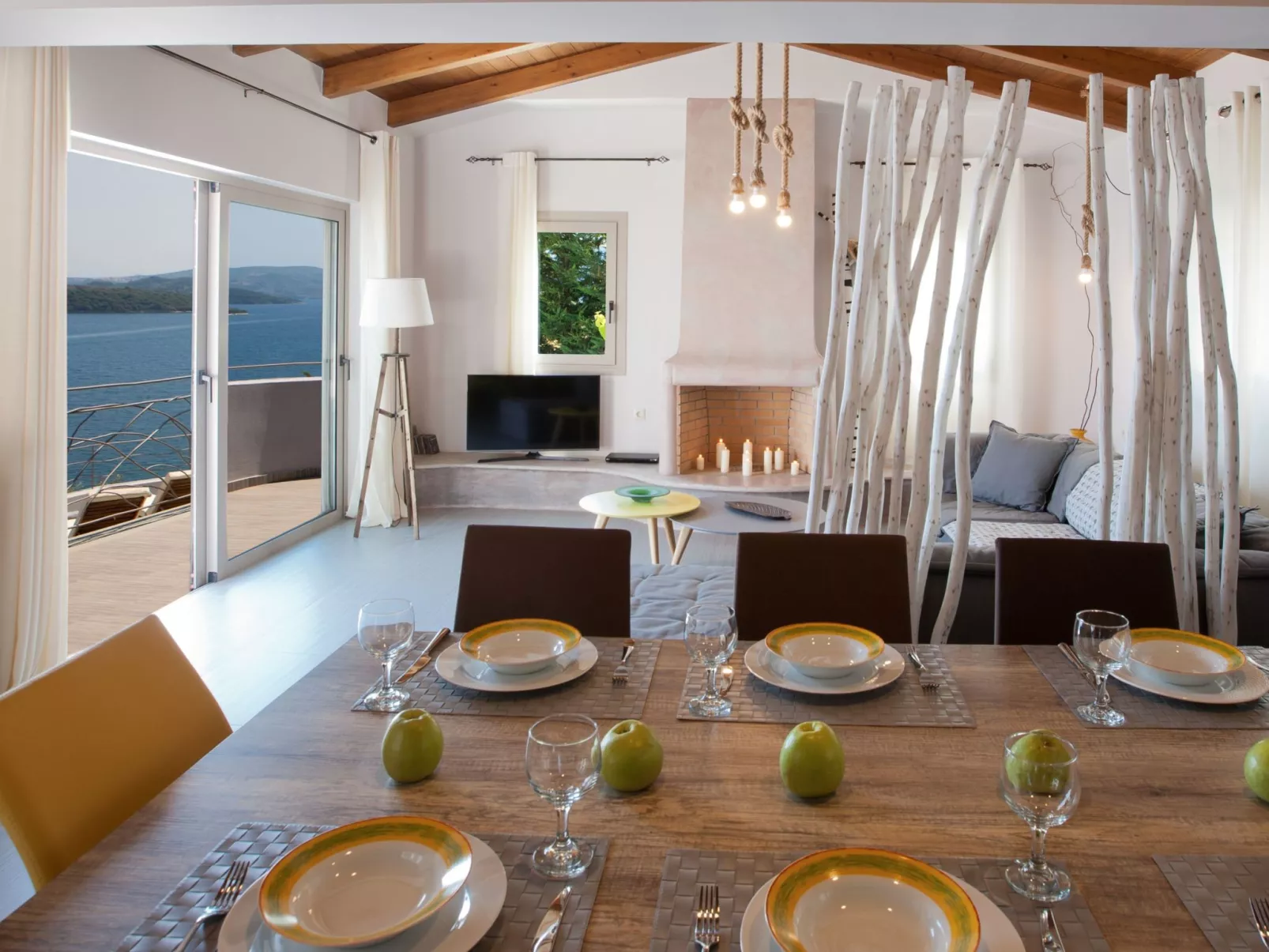 Herrliche Villa mit schönem Pool, Terrasse und Meerblick-Binnen