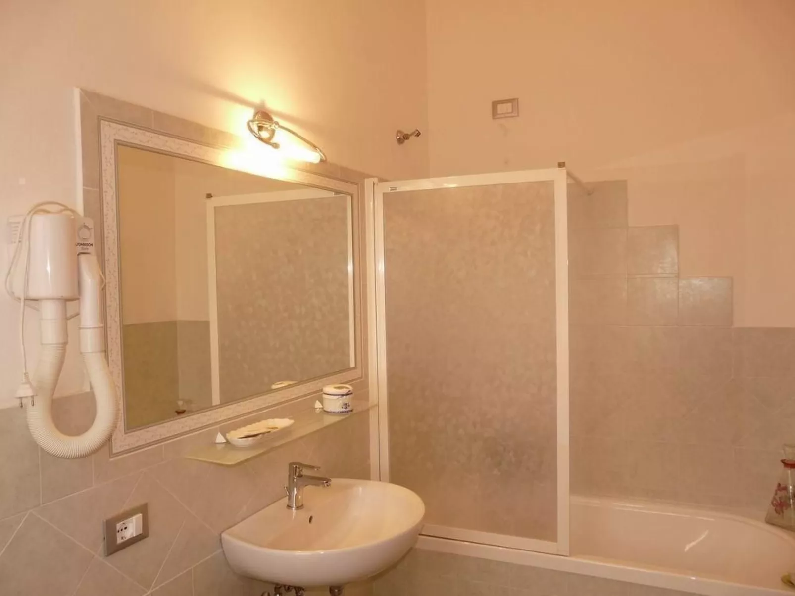 Villa 'Villa Piero' mit eigenem Pool-Binnen