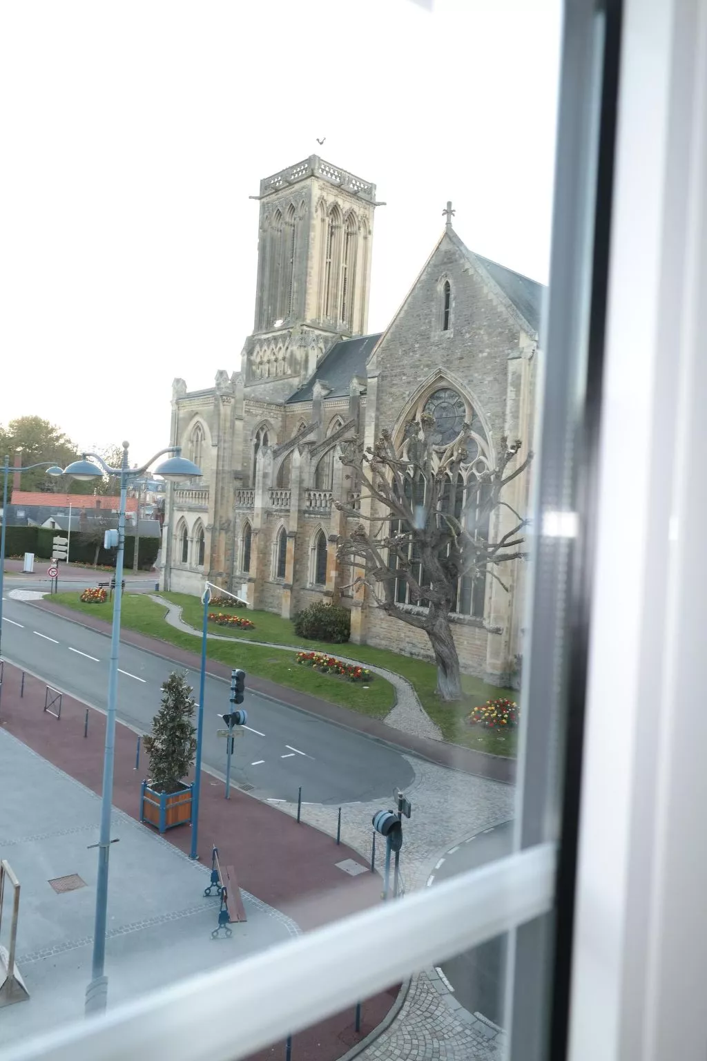 Schöne Unterkunft mit Terrasse in der Nähe des Meeres - Buiten
