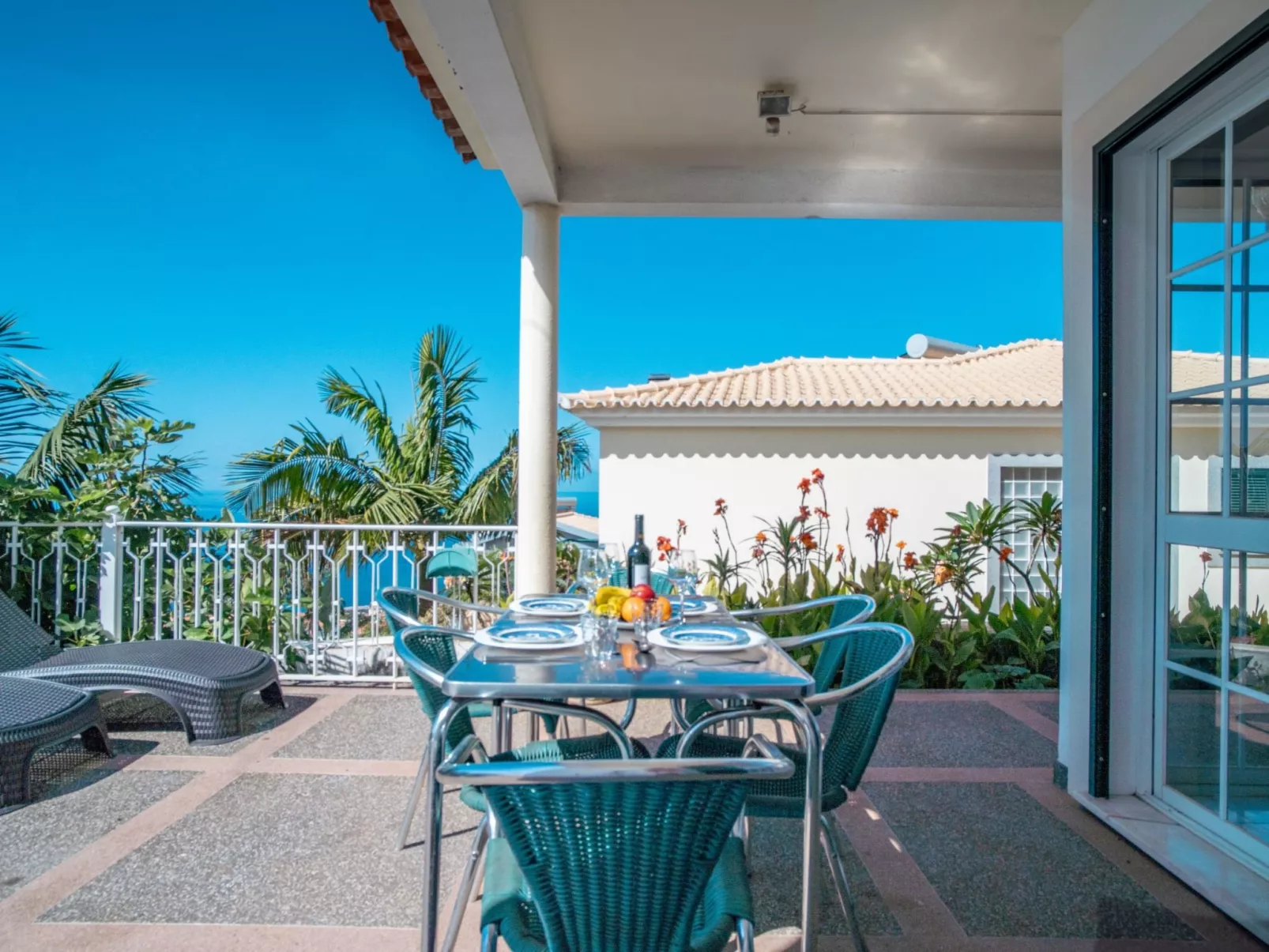 Villa mit Gartenblick-Image-tags.info