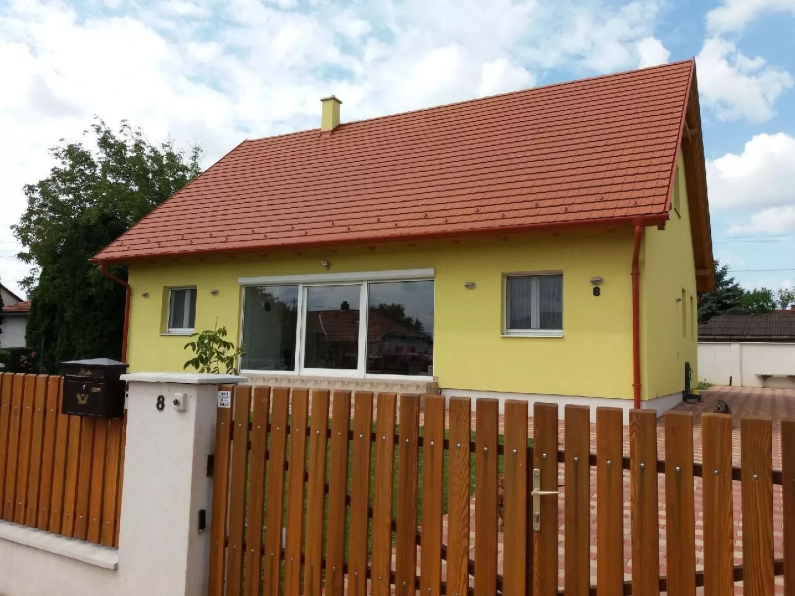 In Fonyód mit Terrasse und Grill - Buiten