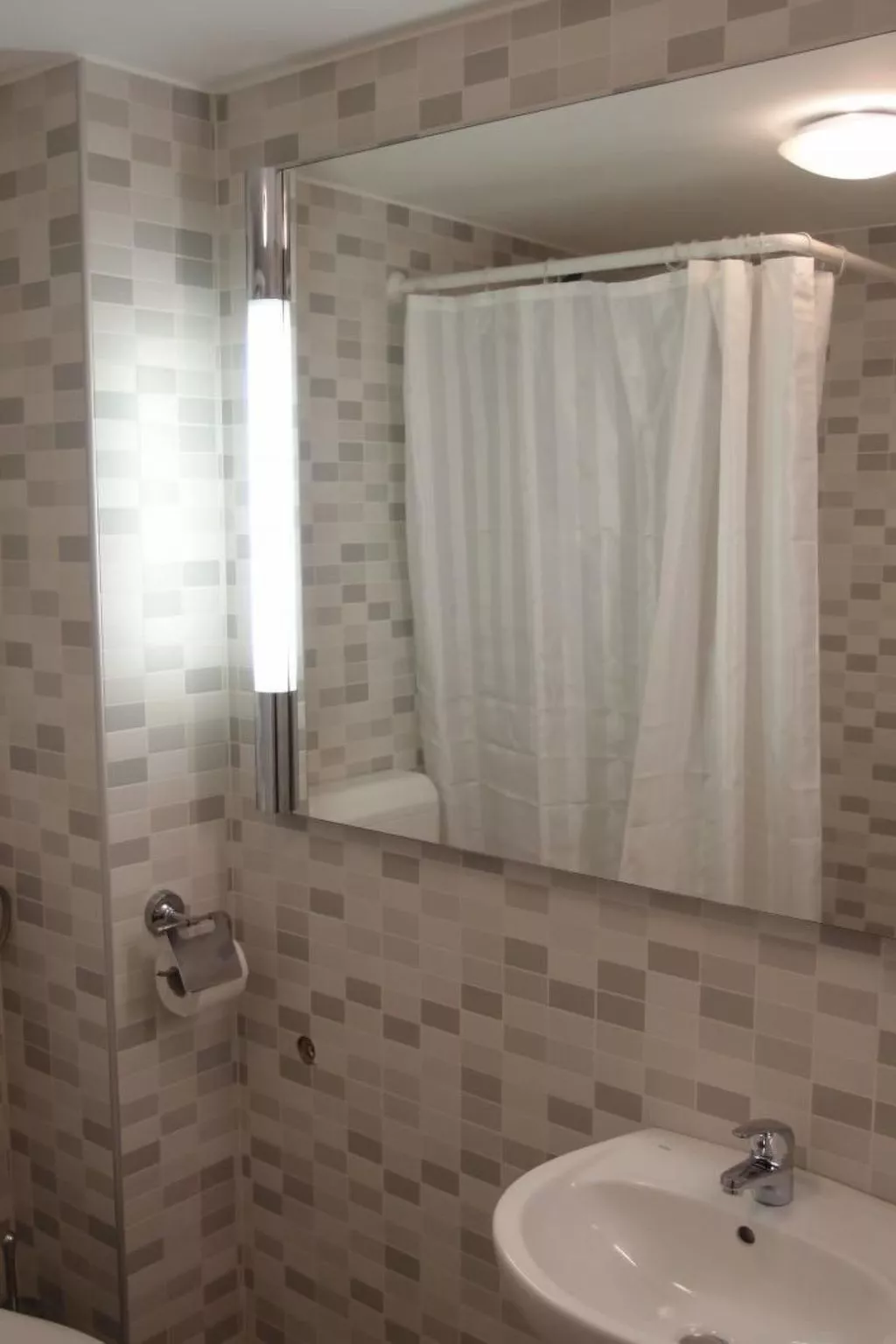 Apartment für acht Personen im Dachgeschoss-Image-tags.info