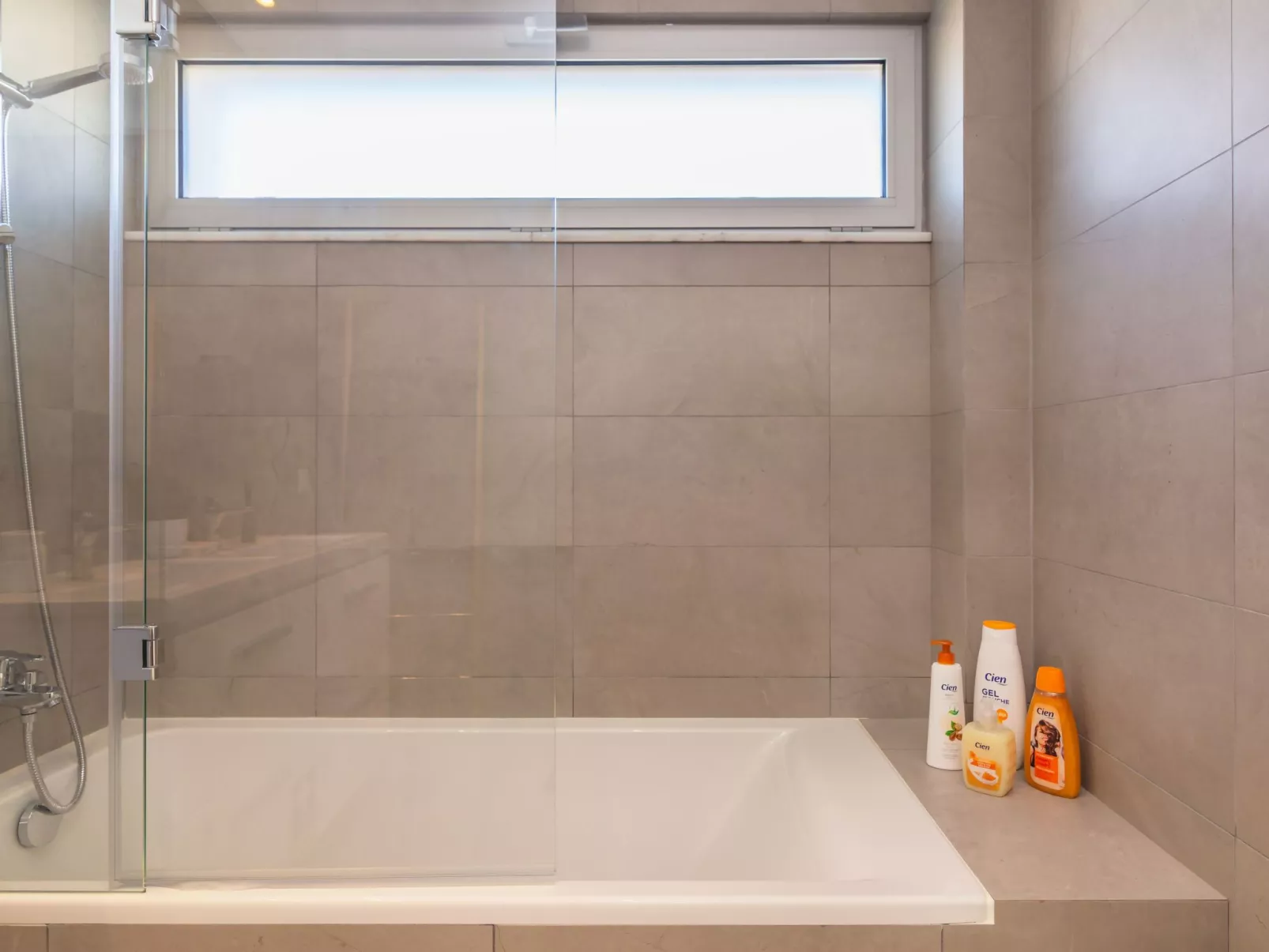 Garten Design brandneue Wohnung mit Pool-Image-tags.info