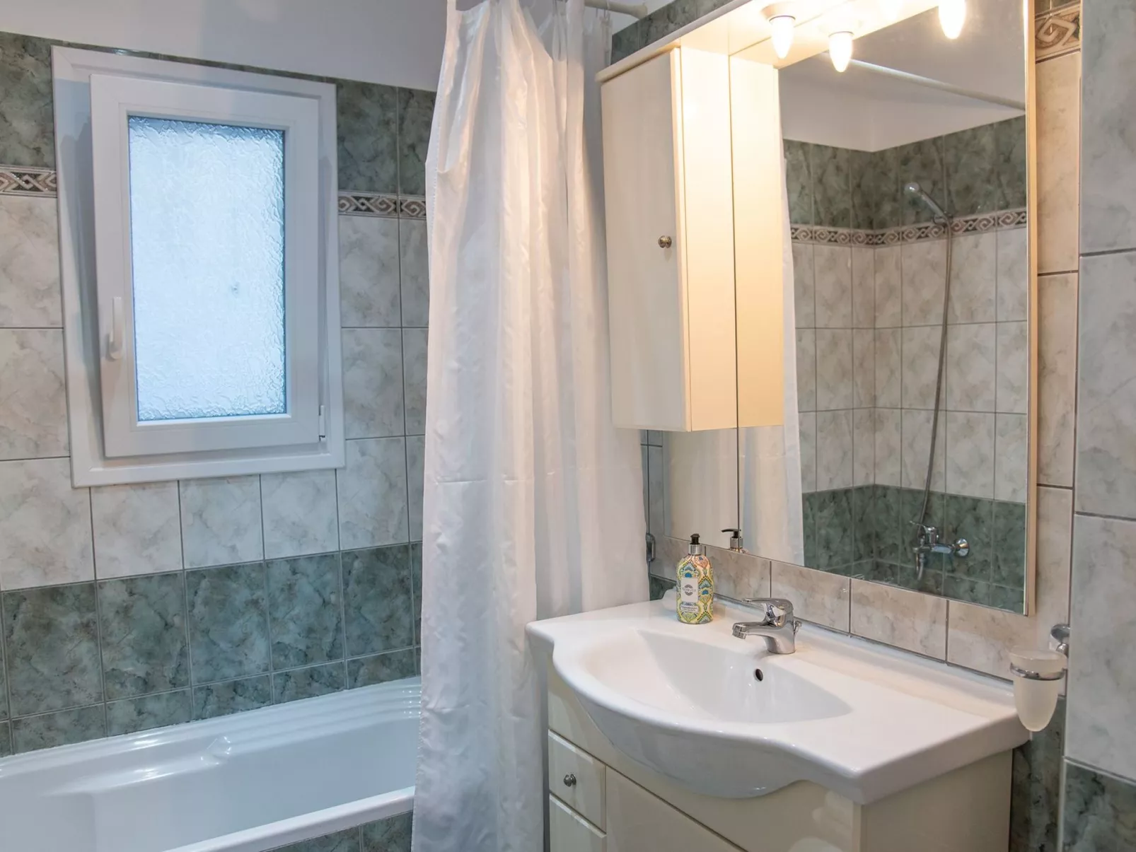 Villa Sotiris mit Pool und herrlichem Meerblick-Binnen