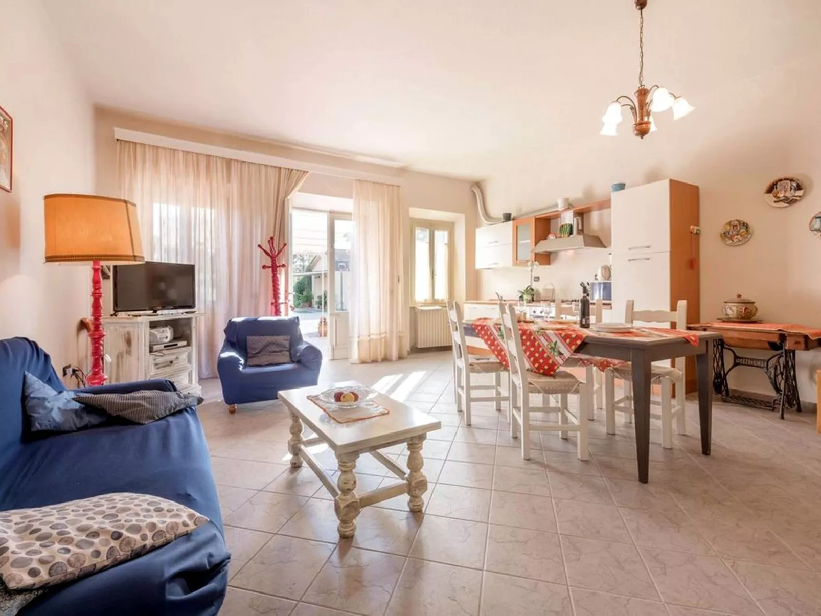 Unterkunft in einer Villa, Schwimmbad und großer Garten