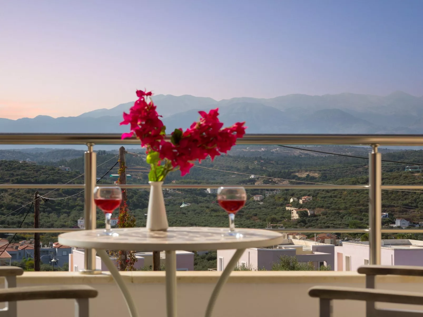 Gut ausgestattete Villa mit Pool und privatem Garten-Buiten