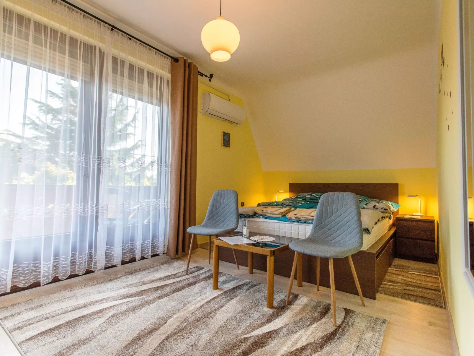 Mit Swimmingpool für 10 Personen-Binnen