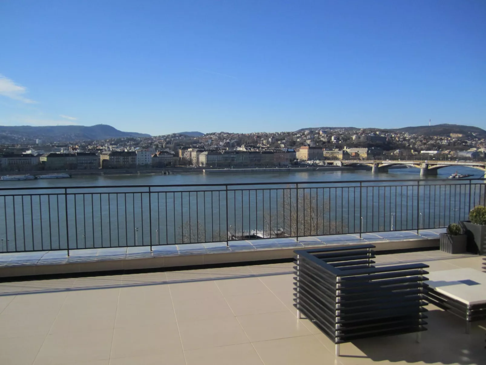 Penthouse mit Donaublick-Buiten