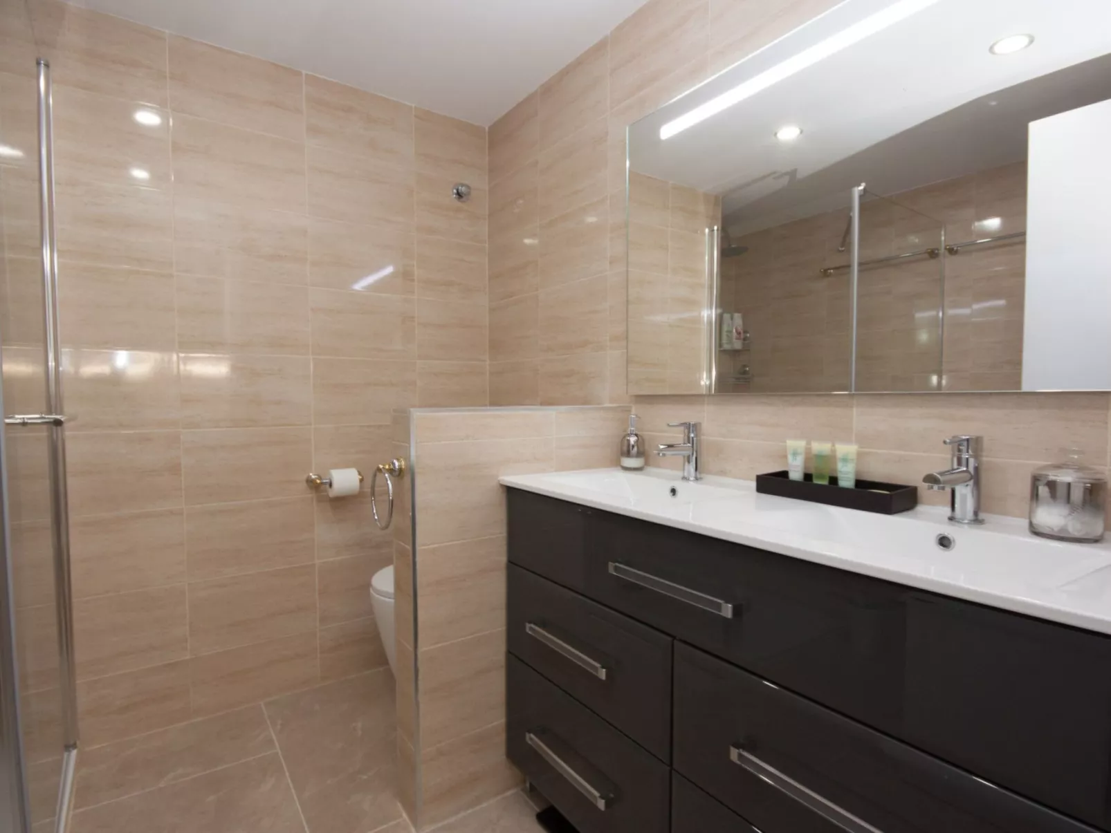 Aufwachen mit herrlichem Meerblick aus dieser schicken Wohnung-Binnen