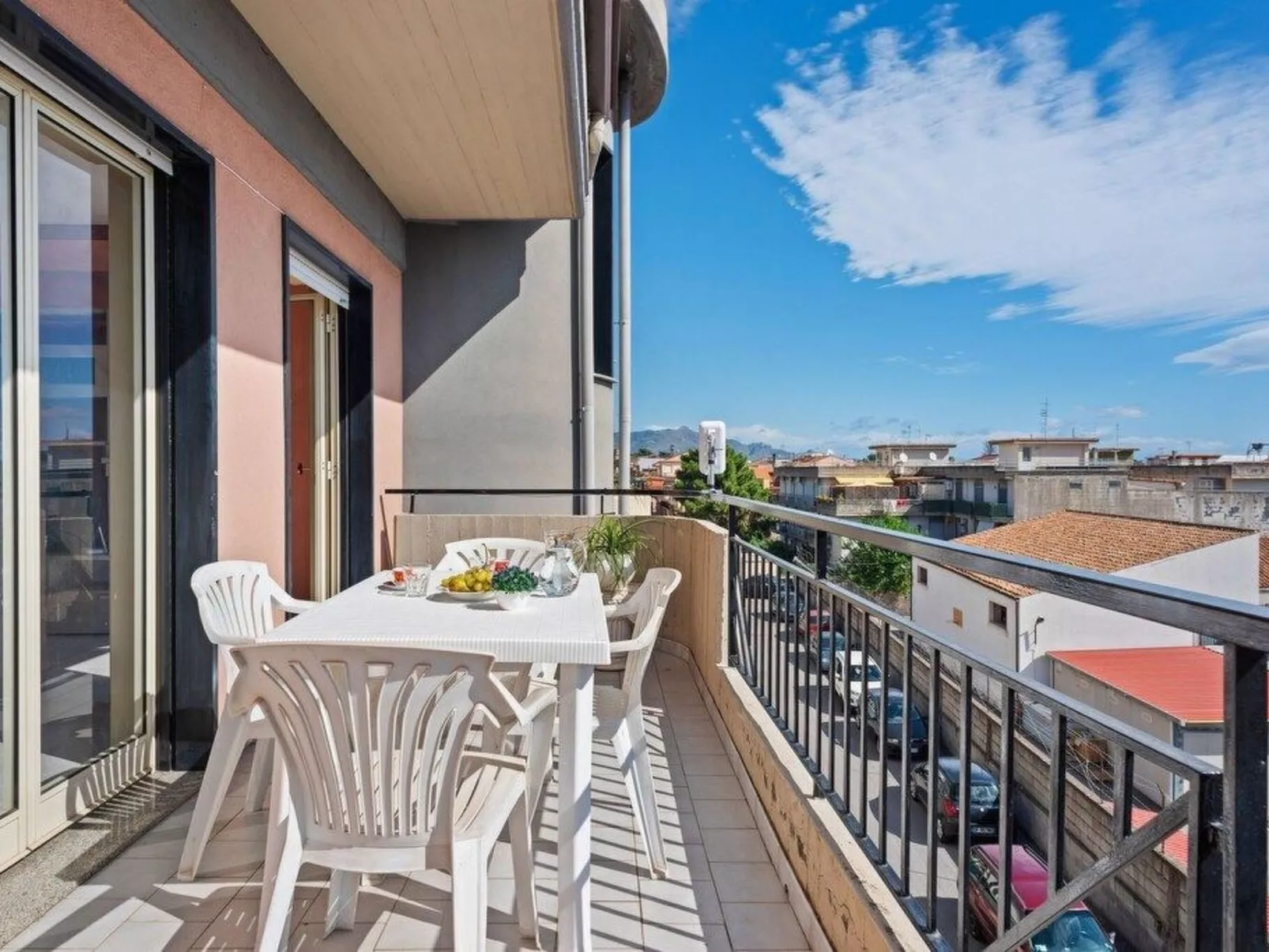 Ebene zwischen dem Ätna und dem Sizilianischen Meer-Buiten