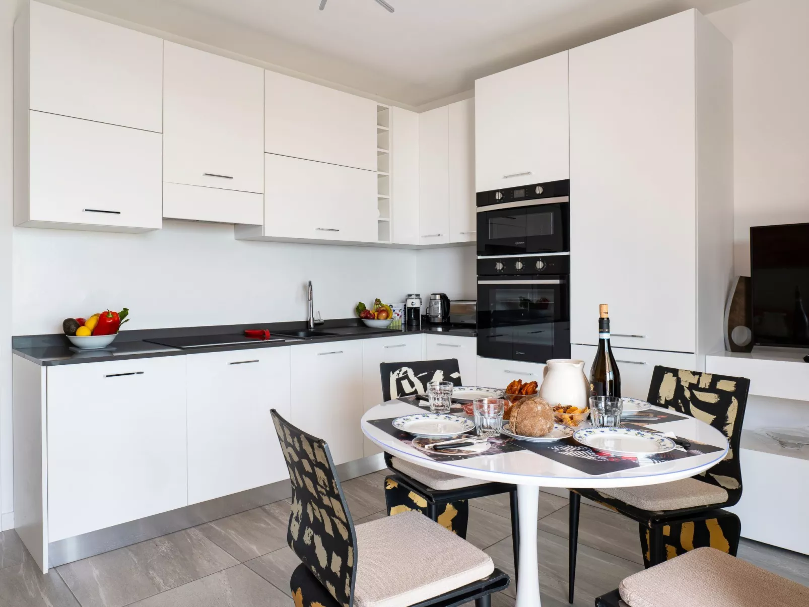 Lights on the Lake Zweizimmerwohnung mit Terrasse und Pool-Binnen