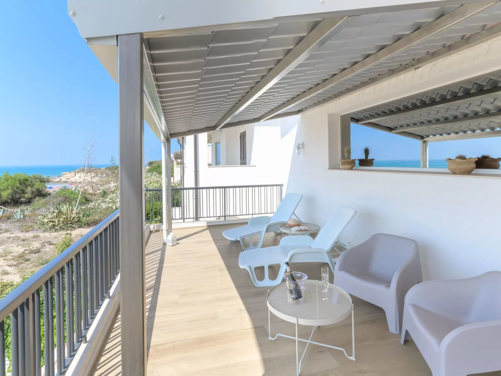 Villa am Sandstrand von Punta Secca-Image-tags.info