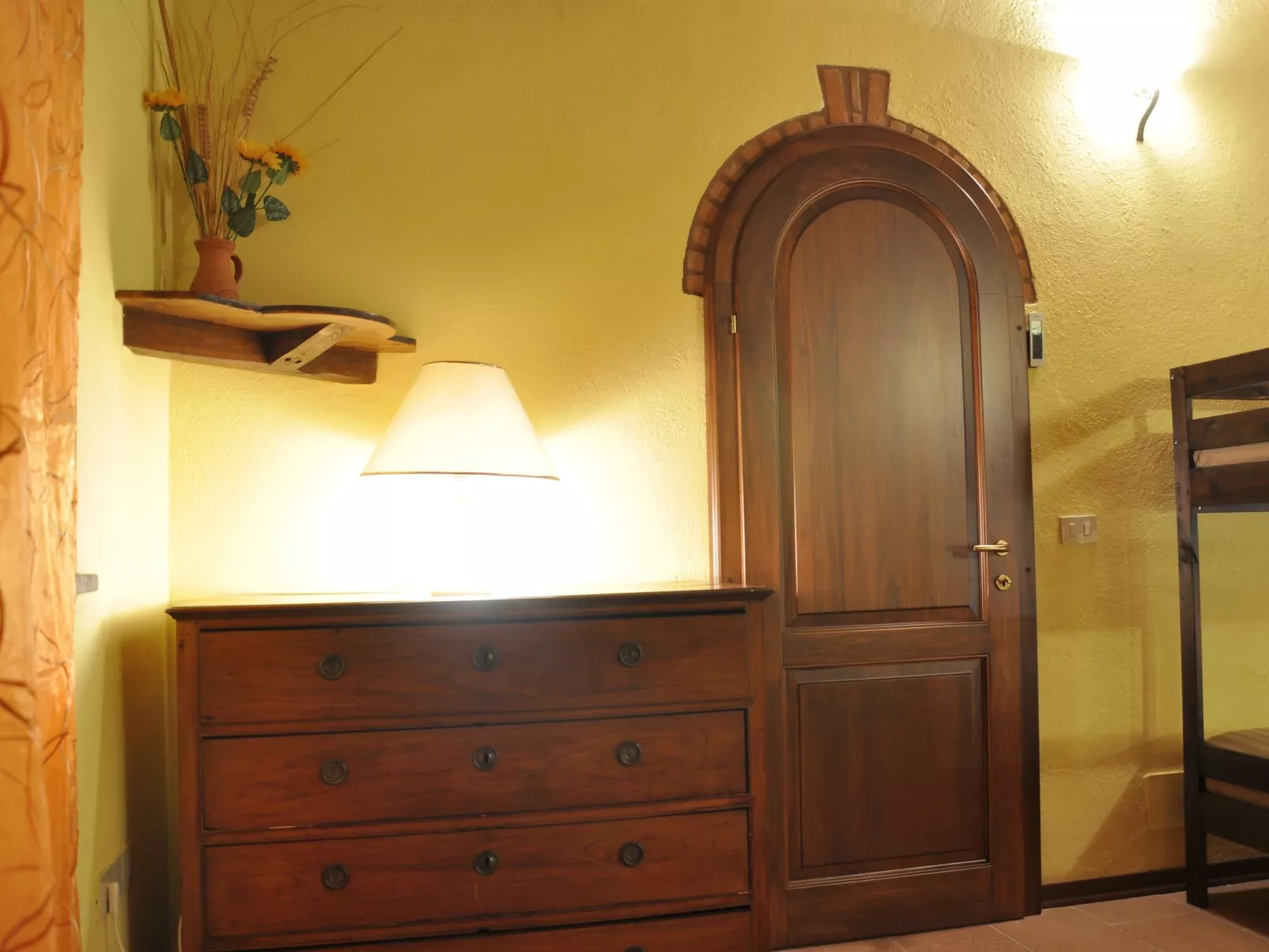 Pfirsichhaus mit Schwimmbad, Jacuzzi und privatem Garten-Binnen