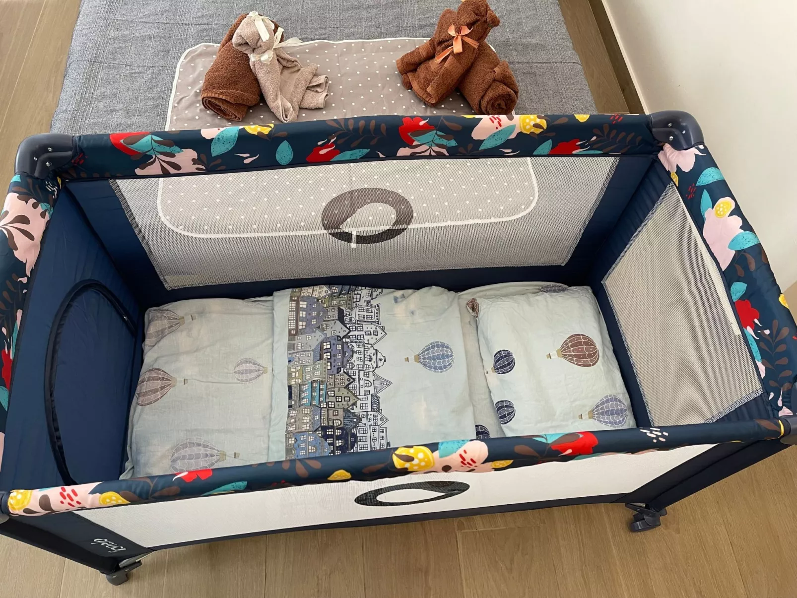 Flacher Strand und Zentrum, Privatparkplatz-Binnen