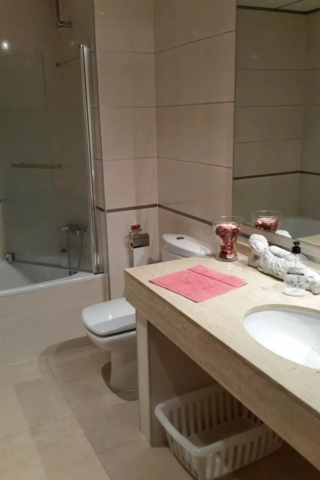 LUXUS APPARTMENT MIT MEERSICHT AUS DER TERRASSE-Binnen