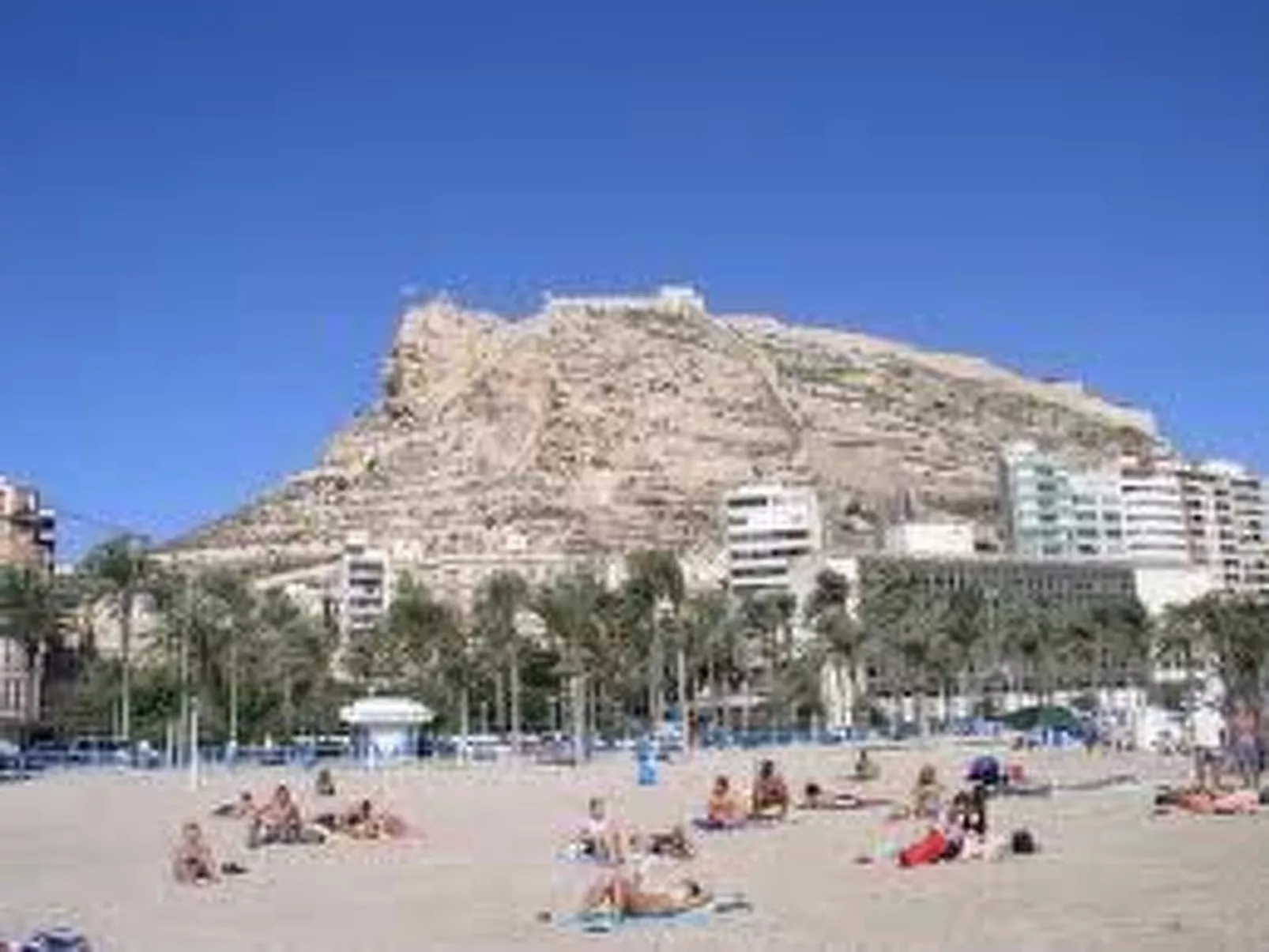 Sonne und Strand in zentraler und schöner Wohnung-Buiten