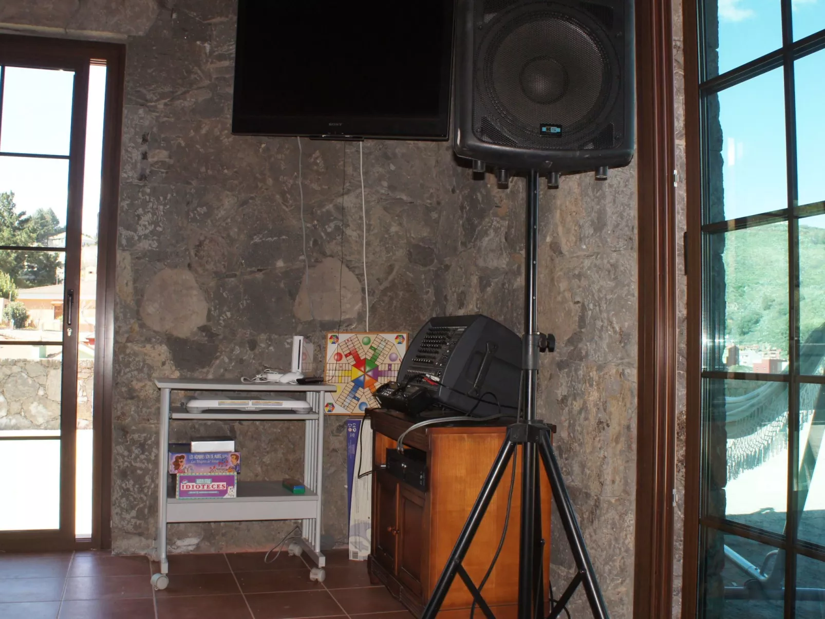 Villa Lucas mit Gartenterrasse und Schwimmbad-Buiten