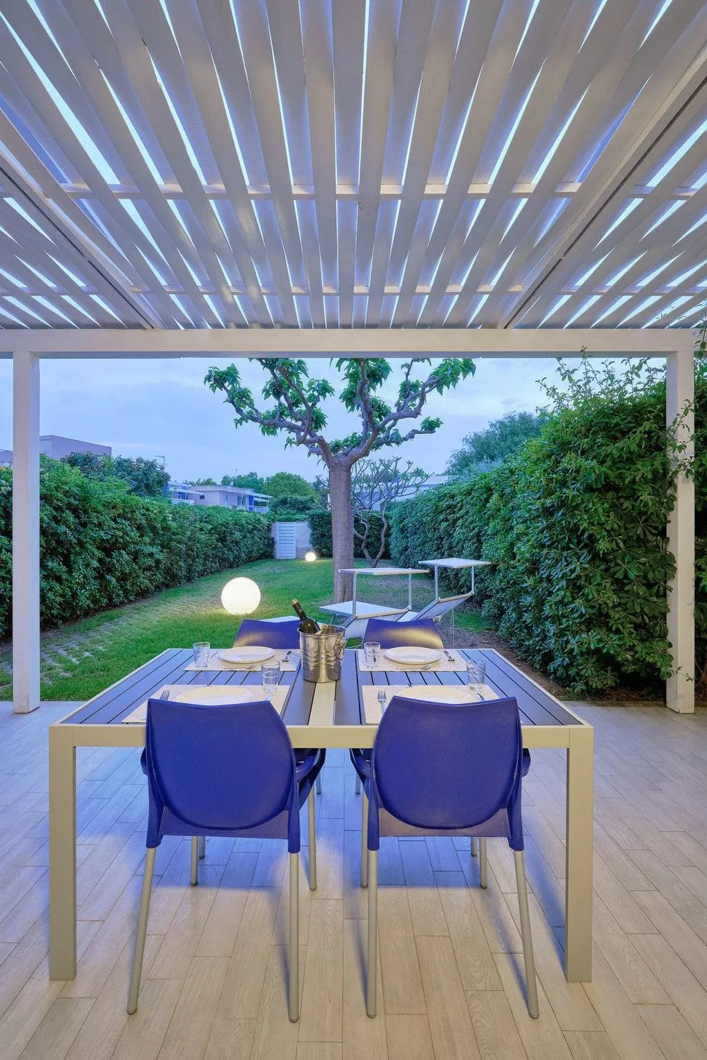 In Marina Di Ragusa mit Terrasse, Grill und Garten-Buiten