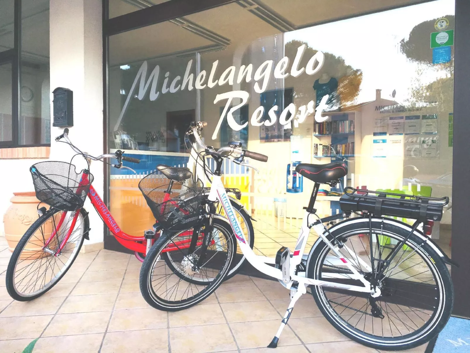 In Lido Di Spina mit Möbliertem Balkon-Buiten