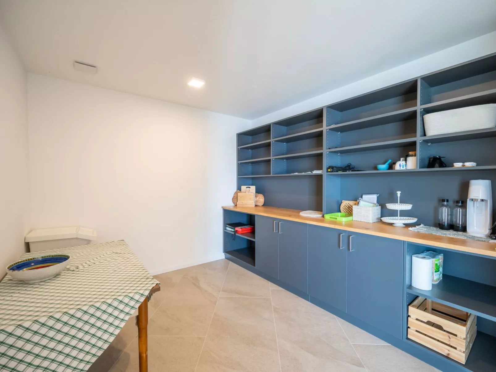 Alleinstehende Villa mit Pool und Traumaussicht-Binnen