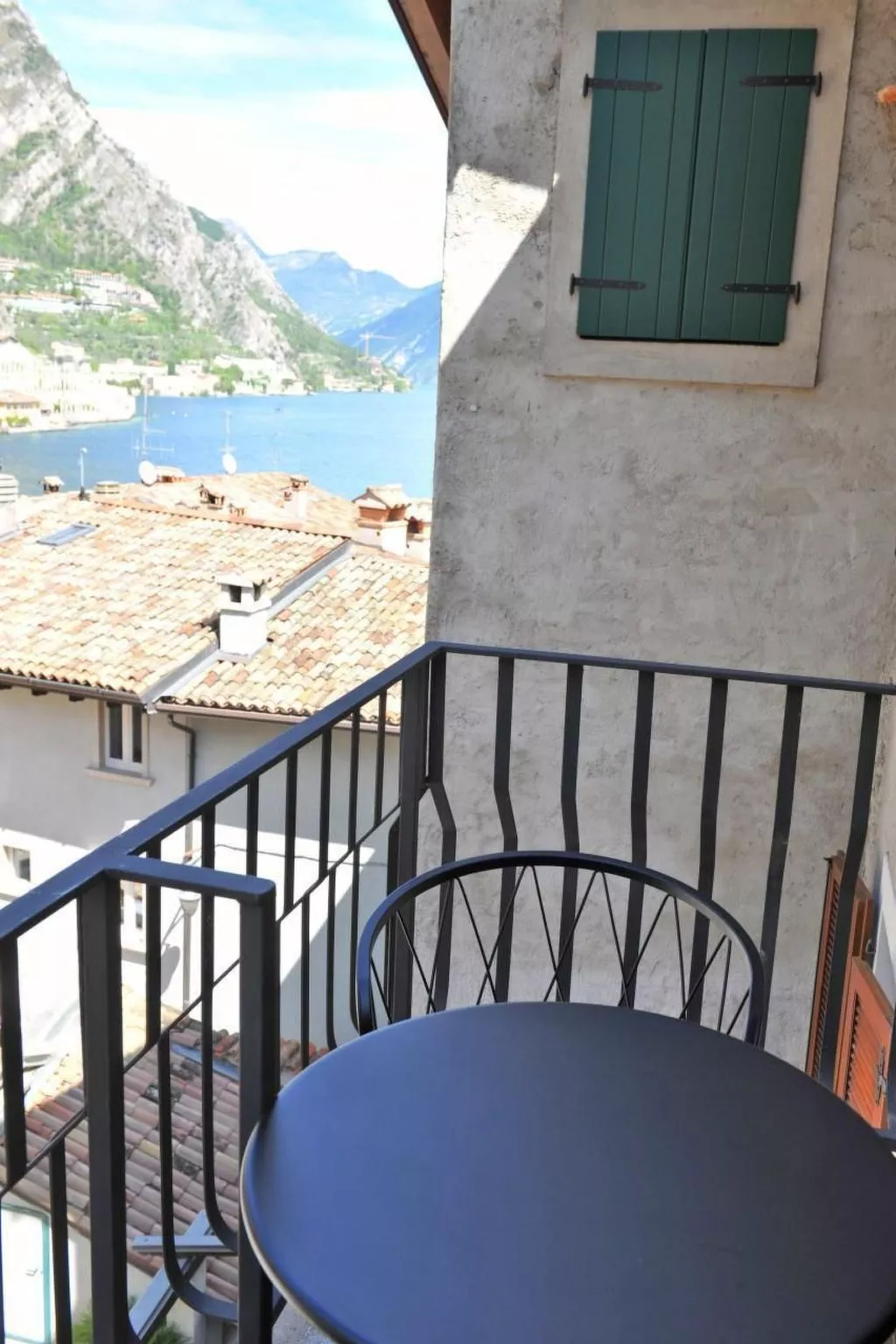 Große Wohnung in Limone Sul Garda mit Terrasse und Garten und Nah am Strand - Buiten