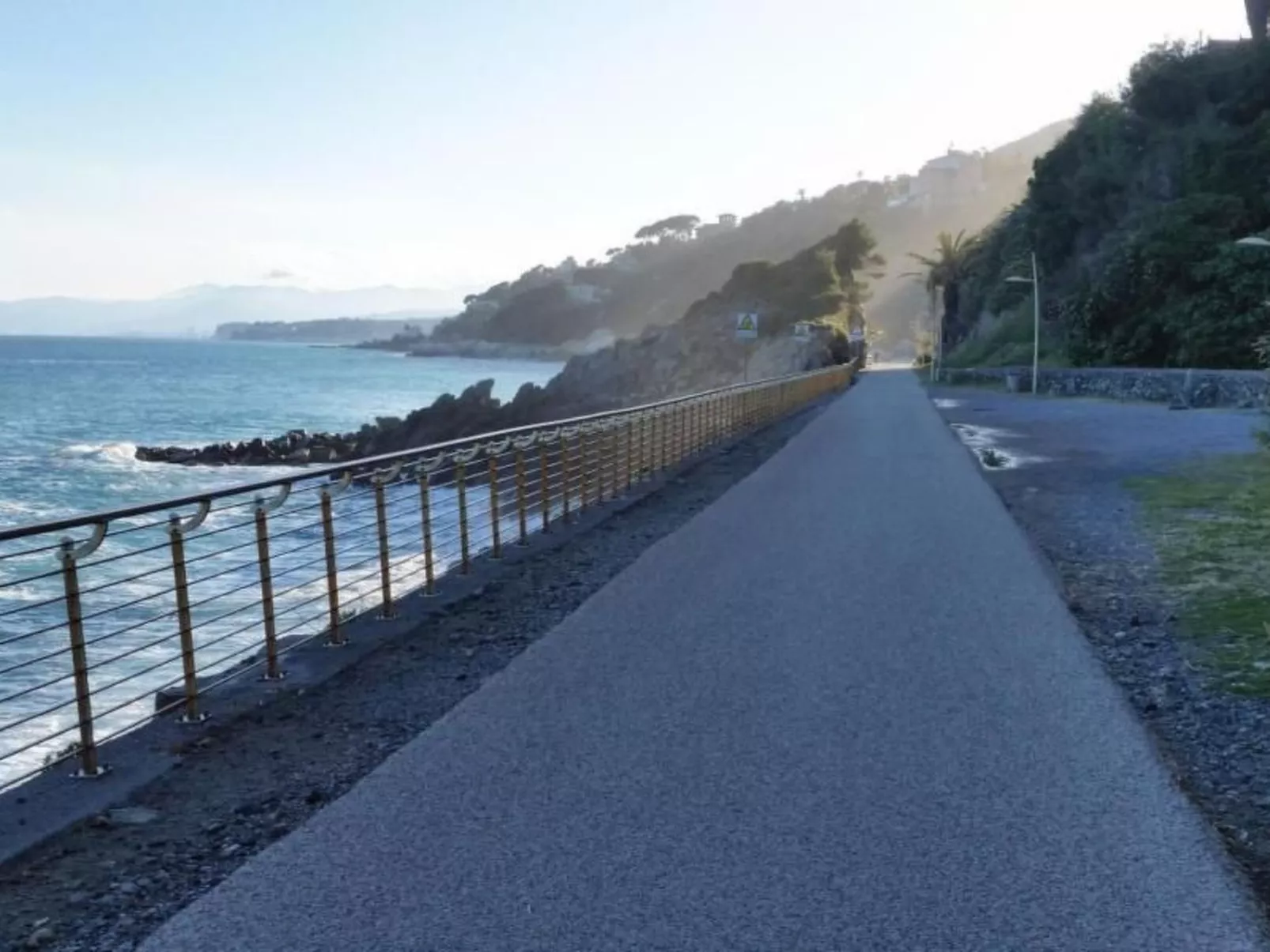 In Varazze mit Garten und Parkplatz-Buiten
