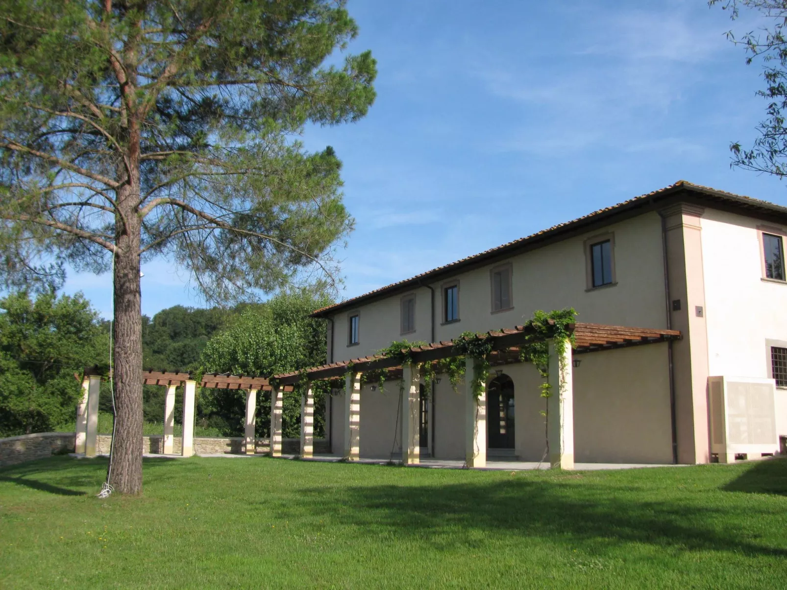 Schönes 1-Zimmer-Apartment-Buiten