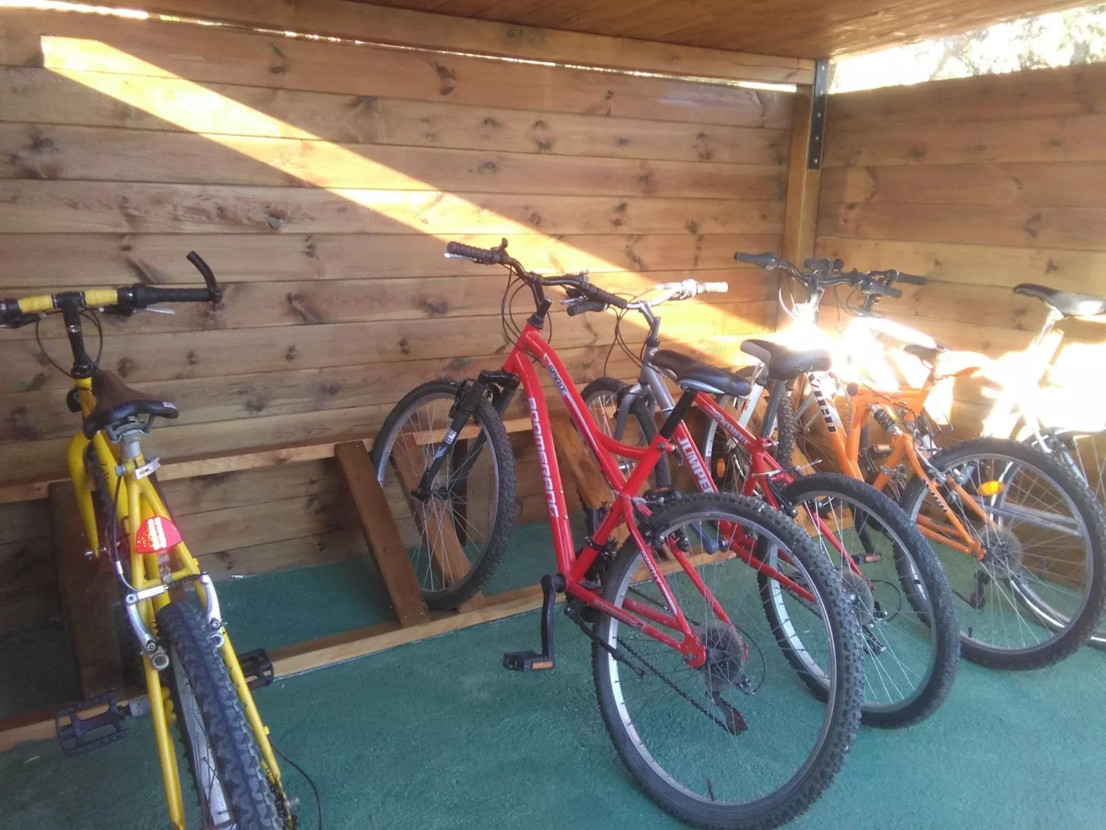 Gemütliches Ferienhaus in Almogía mit Garten - Buiten