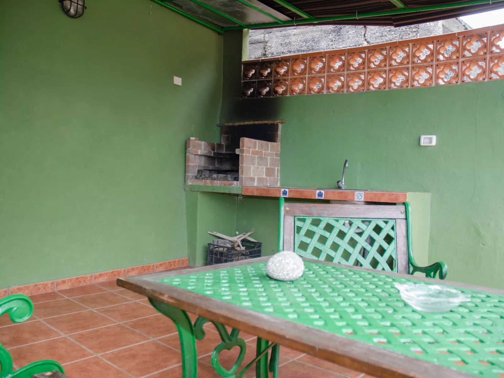 Ländliches Haus mit herrlichem Blick auf das Meer und das Tal.-Image-tags.info