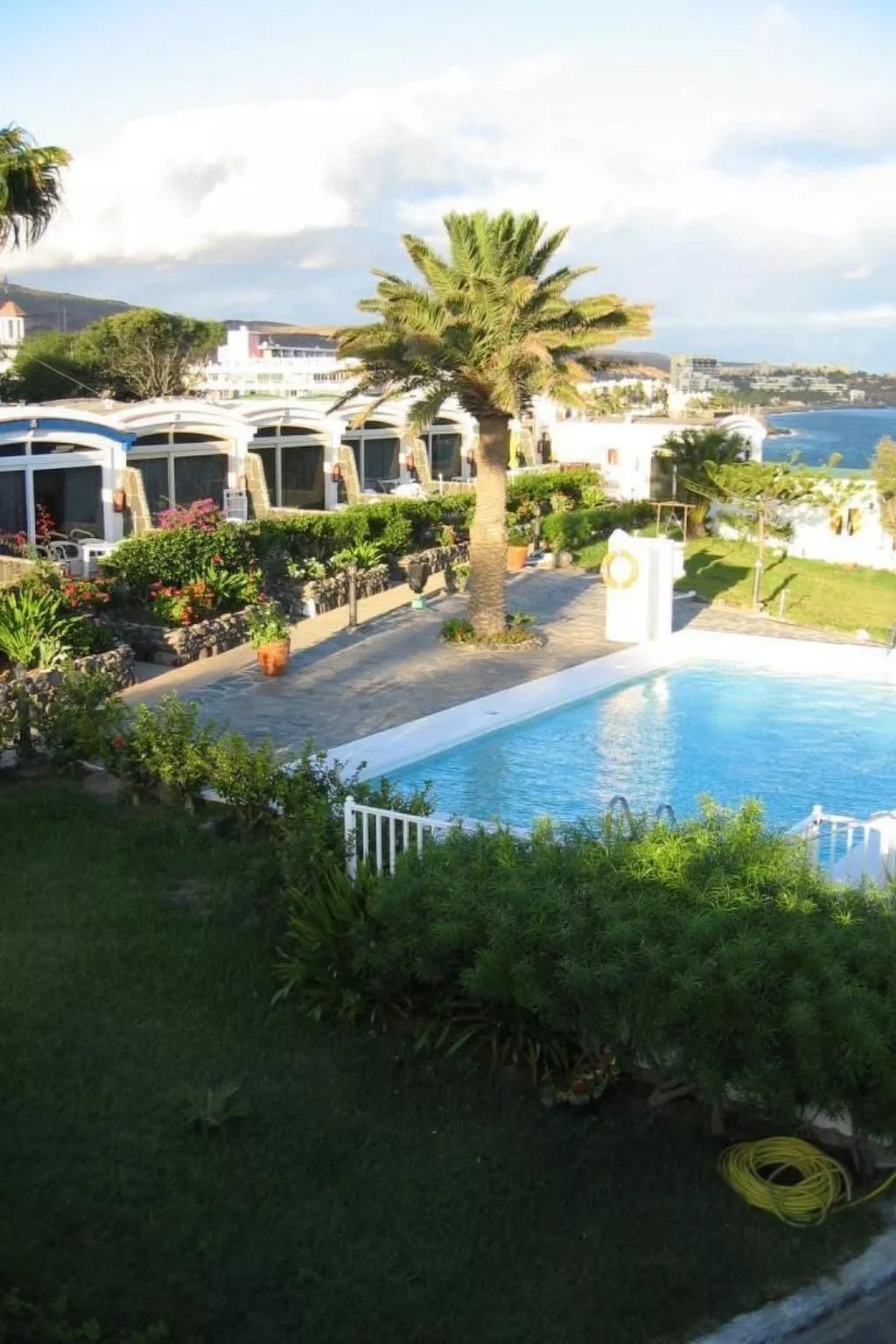 Bungalow auf einem Felsen direkt am Meer-Buiten